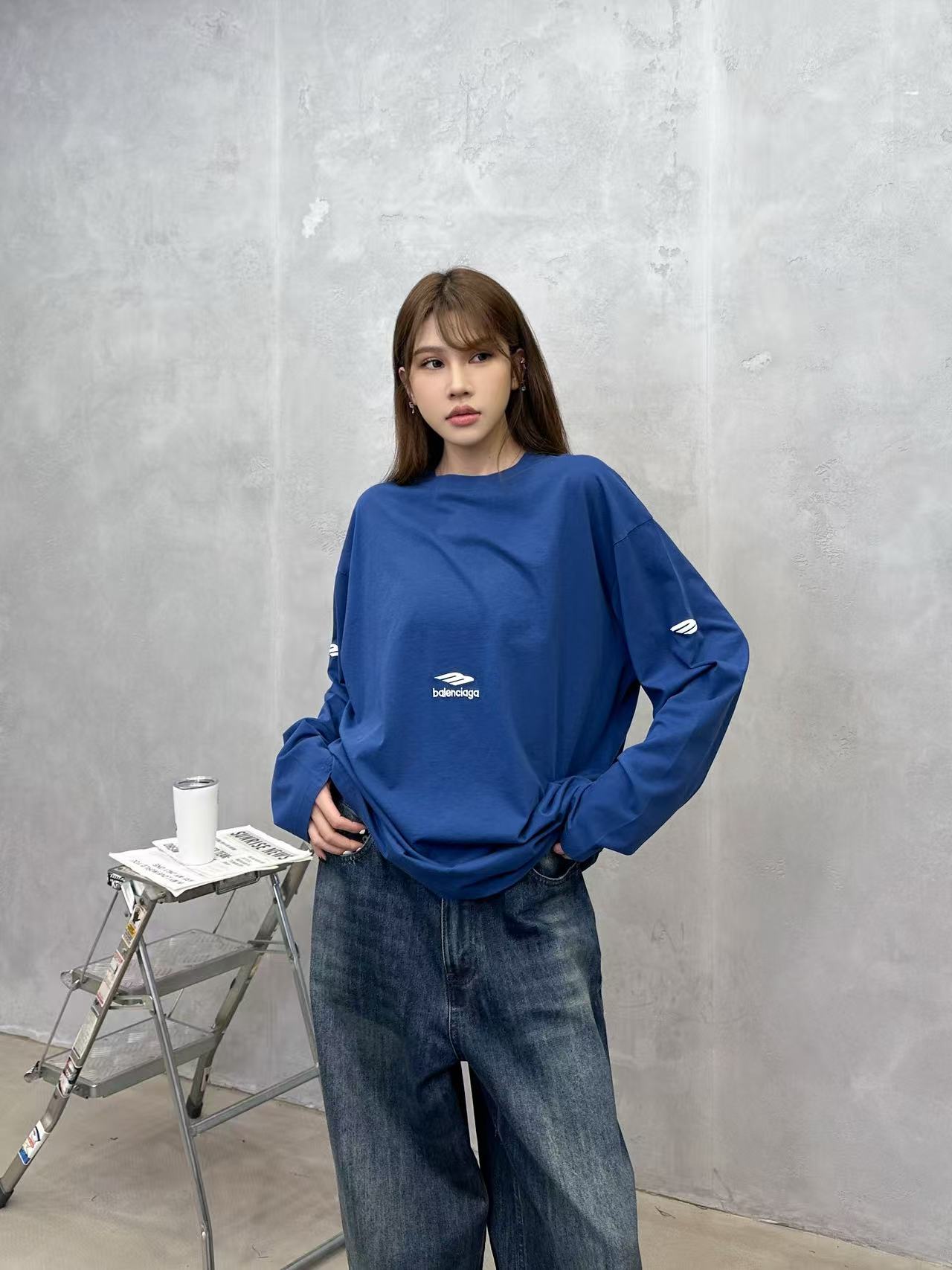 NO:650225,Paris | New long-sleeved t-shirt, washed and embroidered in 5 places, same style for men and women, size sml,, alexander wang19860909巴黎 ｜ 新款长袖t,成衣洗水加5处刺绣工艺,男女同款,尺码sml,,alexander wang,Women's clothing