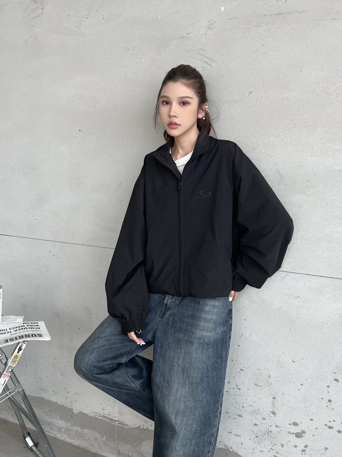 NO:655667,Paris | New double-layered trench coat, classic front and back embroidered logo, double-layer workmanship, elasticated hem, same style for men and women, size sml,, alexander wang19860909巴黎 ｜ 新款双层风衣,经典前后刺绣标,双层做工,下摆收橡筋做工,男女同款,尺码sml,,alexander wang,Women's clothing