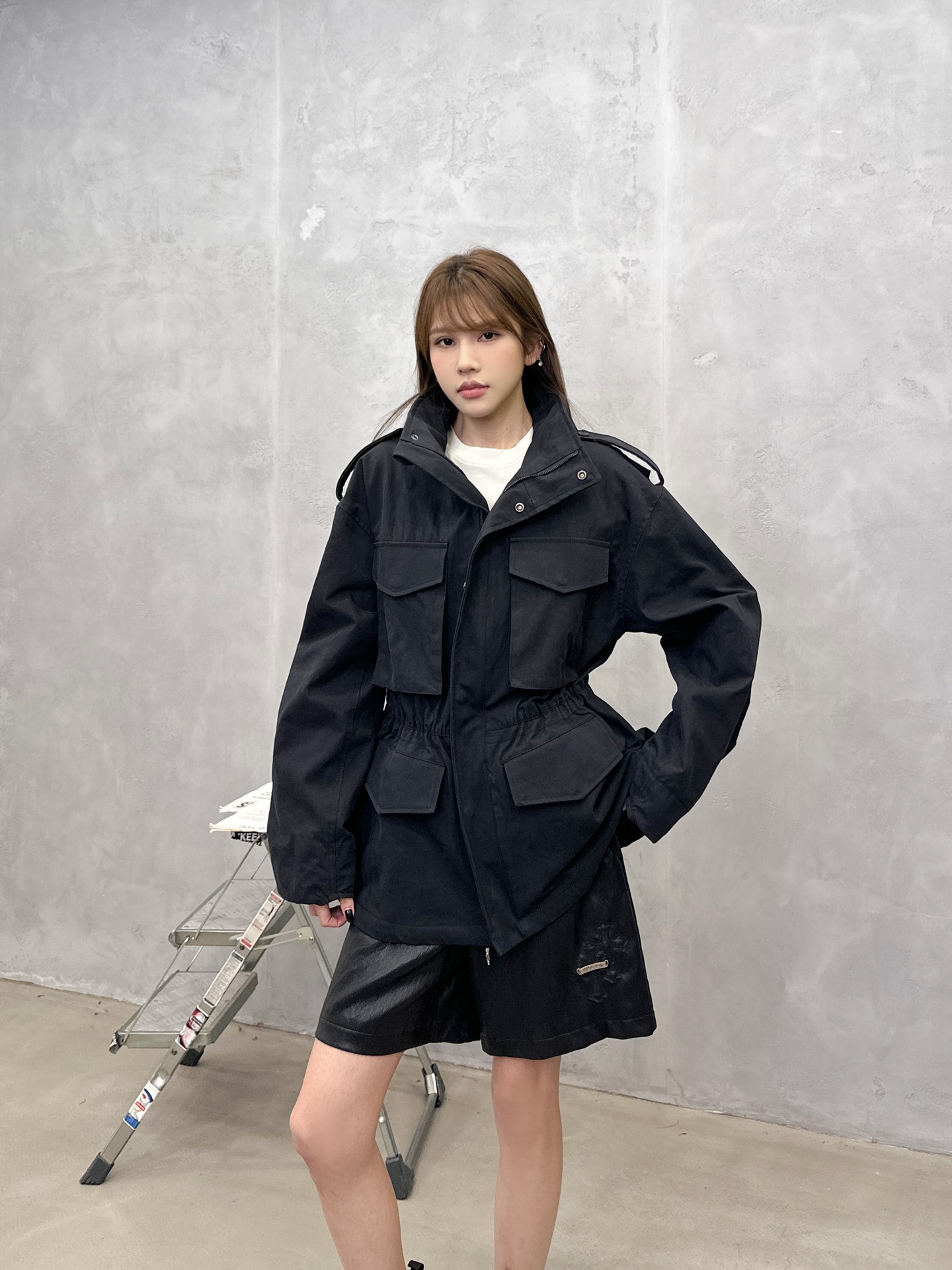 NO:658291,Paris | New style casual windbreaker, washed ready-to-wear, high-density brocade cotton fabric imported from Japan, complex multi-pocket waist workmanship, double-layer structure, fashionable and casual, same style for men and women, size sml,, alexander wang19860909巴黎 ｜ 新款休闲风衣,成衣洗水,日本进口高密锦棉面料,复杂多口袋收腰做工,双层结构,时尚休闲,男女同款,尺码sml,,alexander wang,Women's clothing