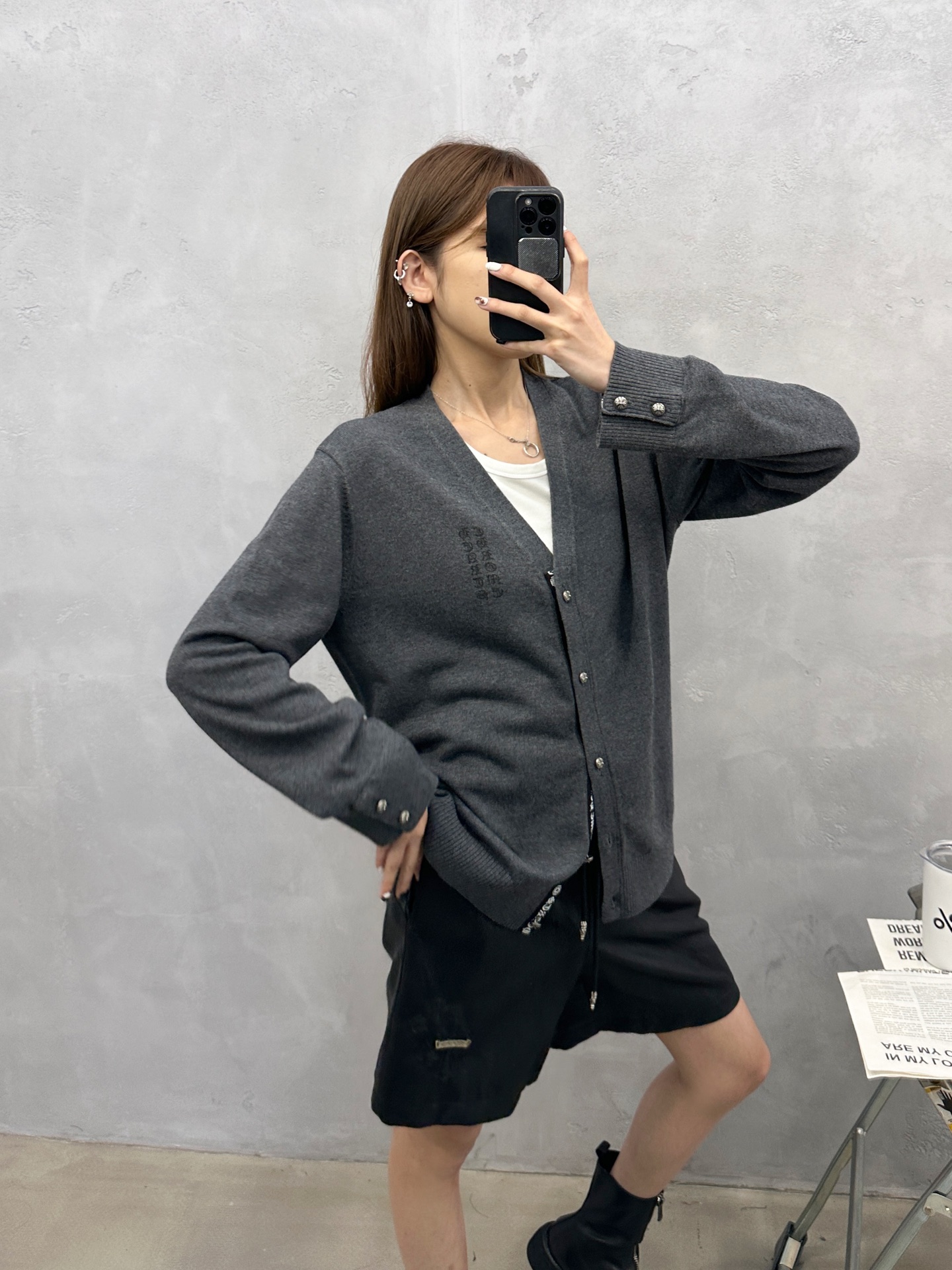 NO:658293,Chrome Hearts | New style woolen cardigan, classic printed logo on the front and back, wool blended fabric, fashionable and casual, same style for men and women, size sml,,chrome hearts,alexander wang19860909克罗心 ｜ 新款毛织开衫,前后经典印花标,羊毛混纺面料,时尚休闲,男女同款,尺码sml,,chrome hearts,alexander wang,Women's clothing