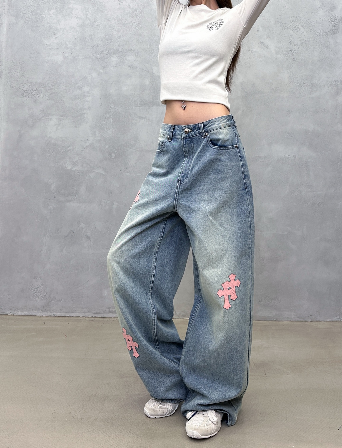 NO:658294,Chrome Hearts | New jeans, garment washing process and hand-embroidered cross mark, casual fashion, size sml,,chrome hearts,jeans,alexander wang19860909克罗心 ｜ 新款牛仔裤,成衣洗水工艺加手工刺绣十字标,休闲时尚,尺码sml,,chrome hearts,jeans,alexander wang,Women's clothing