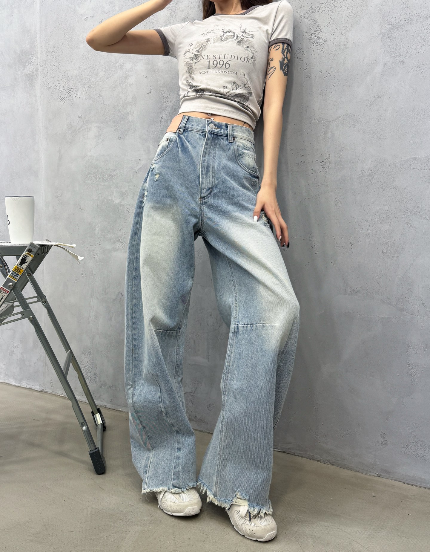 NO:666449,ACNE ｜ New structure scimitar jeans, classic wash color with hoisting and hole craftsmanship, full of details, size sml,,acne studios,jeans, 19860909ACNE ｜ 新款结构弯刀牛仔裤,经典洗水色配合吊磨破洞工艺,细节感拉满,尺码sml,,acne studios,jeans, ,Women's clothing