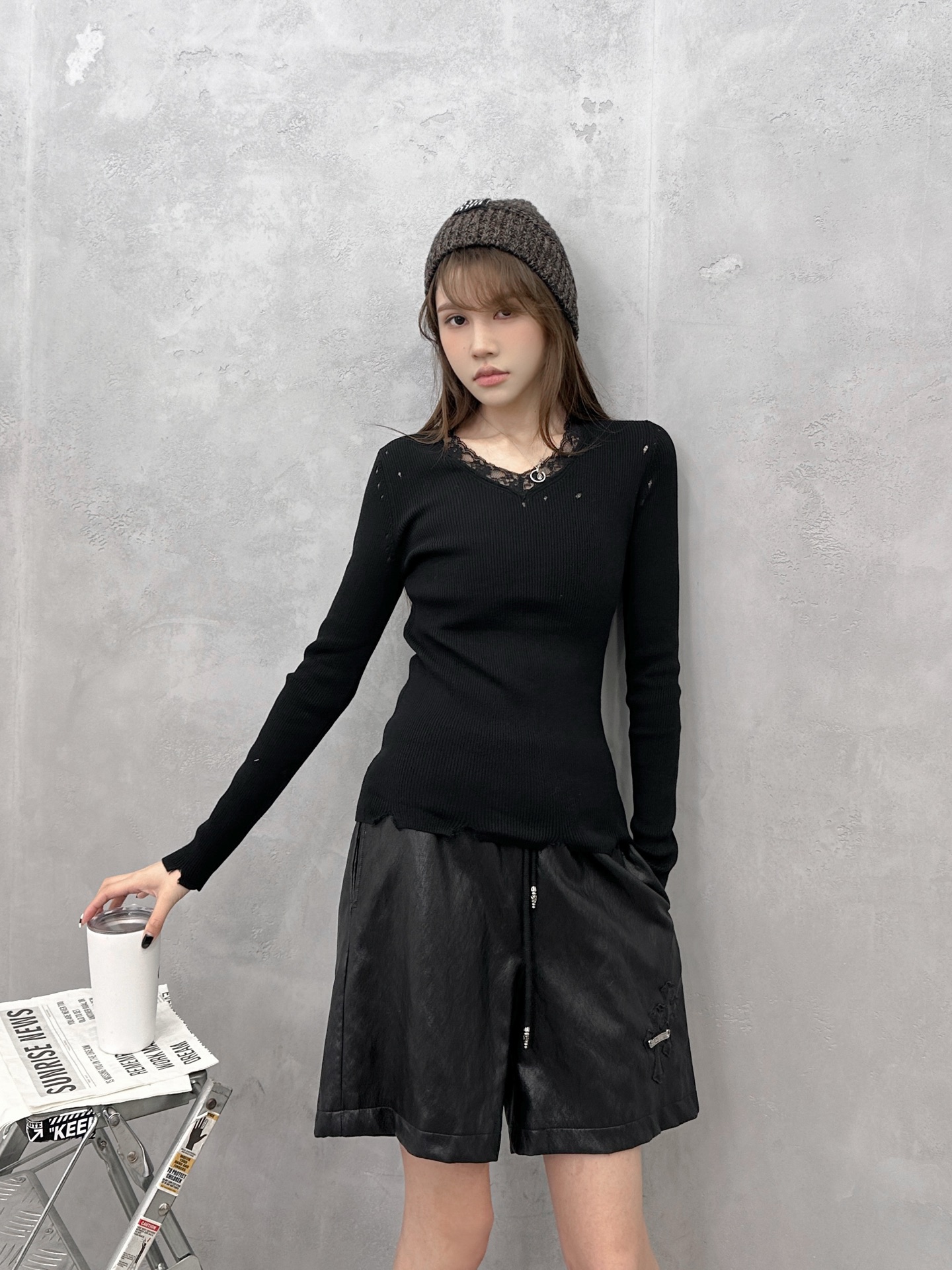 NO:666451,NEW｜New model bottoming shirt, pure cotton woolen fabric, ultra-high elastic slim fit, not tight, v-neck to modify the shoulder and neck lines, spliced ​​lace fabric full of femininity, size Sml [Washing instructions: Cotton, hand wash recommended, gentle pressure, use warm or cold water below 30℃, separate dark and light colors during washing, not suitable for exposure to the sun],,  19860909NEW｜新款打底衫,纯棉毛织面料,超高弹力修身不紧身,v领修饰肩颈线条,拼接蕾丝面料女人味十足,尺码Sml ［洗涤须知棉质,建议手洗,力度轻柔,使用30℃以下温水或冷水洗涤,洗涤时深浅颜色分开,不宜暴晒］,, ,Women's clothing