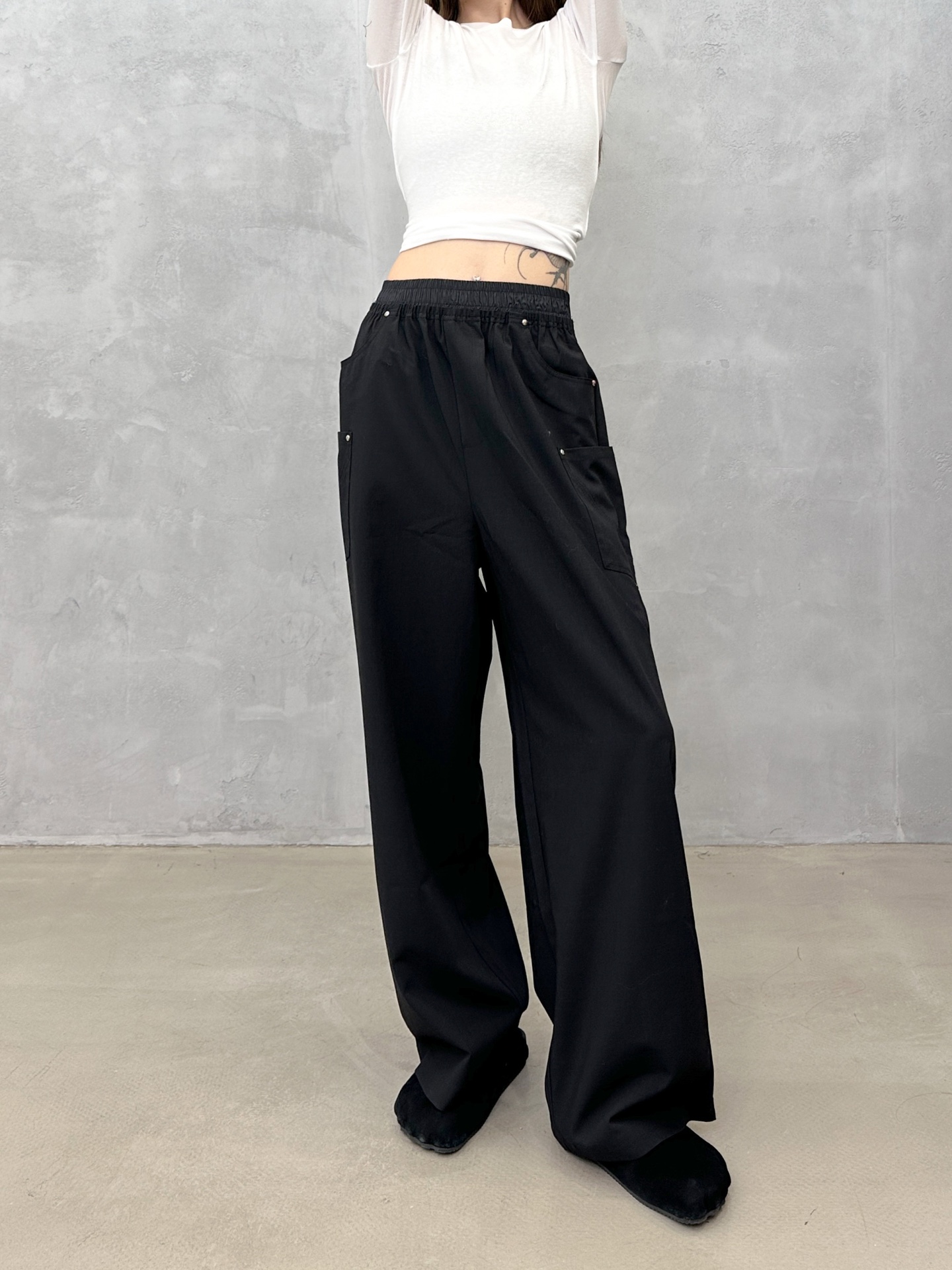 NO:666453,Chrome Hearts | New trousers, pure cotton fabric is breathable and light, workwear multi-pocket design clean fit, molded custom hardware accessories are full of texture, loose version looks slim and easy to match, size Sml,, chrome hearts,  19860909克罗心｜新款长裤,纯棉面料透气轻薄,工装多口袋设计clean fit 拿捏,开模定制五金配件质感十足,宽松版型显瘦好搭,尺码Sml,,chrome hearts, ,Women's clothing