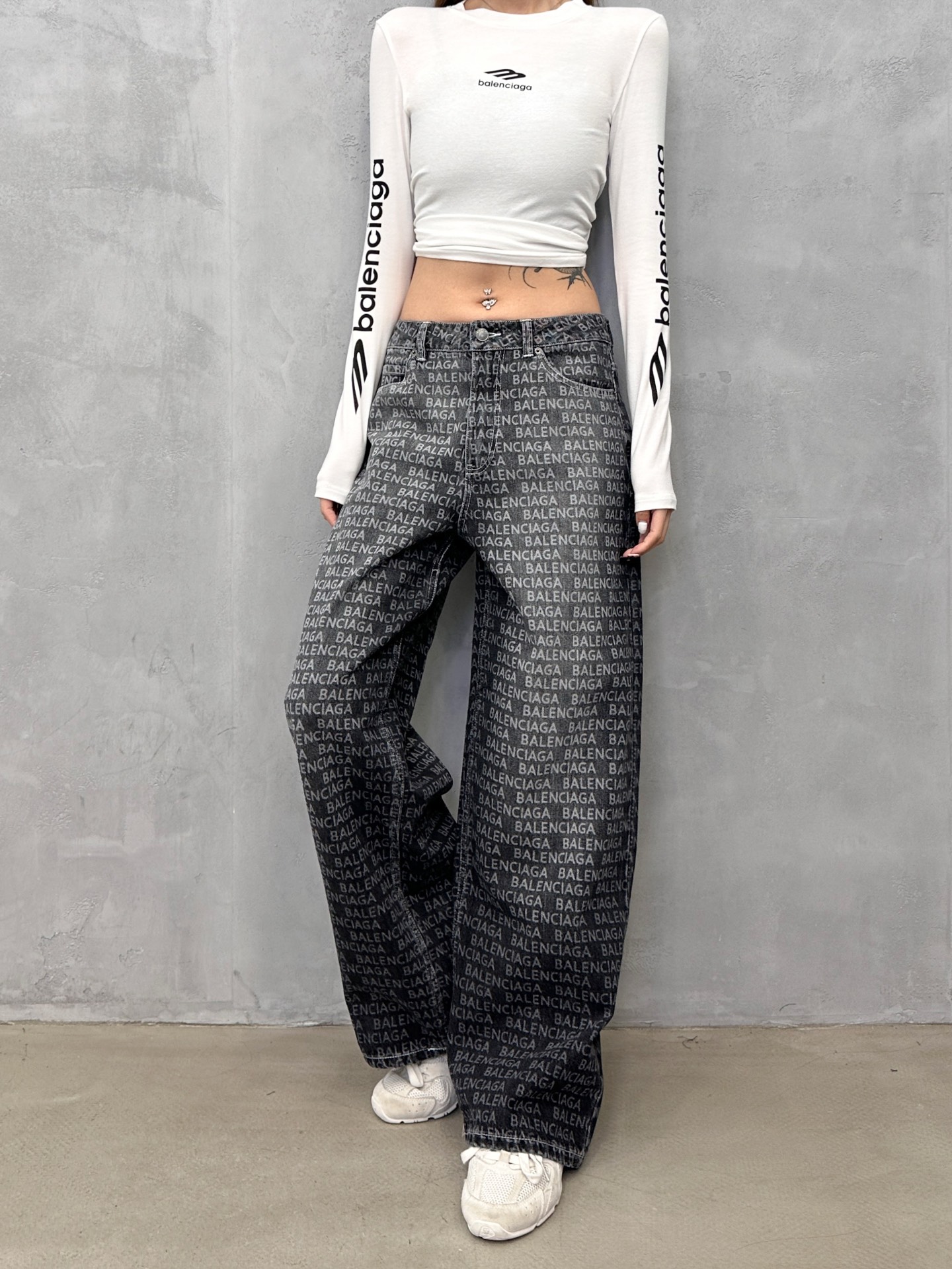 NO:666448,Paris | New jeans, ready-to-wear washed and gray fabric laser printing process, fashionable and casual, same style for men and women, sizes sml,,jeans, 19860909巴黎 ｜ 新款牛仔裤,成衣洗水加坯布激光印花工艺,时尚休闲,男女同款,尺码sml,,jeans, ,Women's clothing