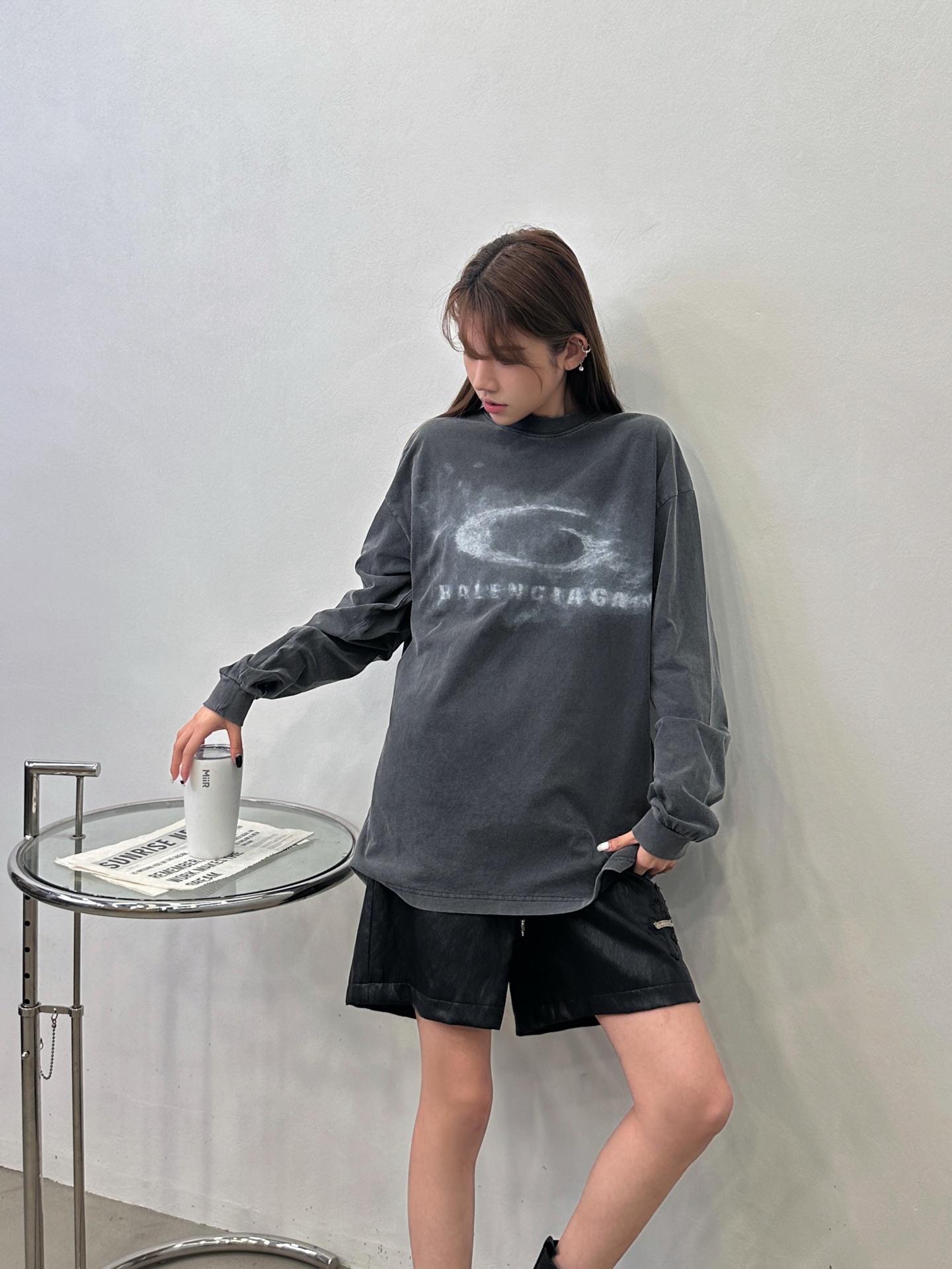 NO:666971,Paris | New long-sleeved t-shirt, ready-to-wear washed and fried with white ink direct-jet printing process, casual and fashionable, same style for men and women, size sml,,  19860909巴黎 ｜ 新款长袖t,成衣洗水炒色加白墨直喷印花工艺,休闲时尚,男女同款,尺码sml,, ,Women's clothing