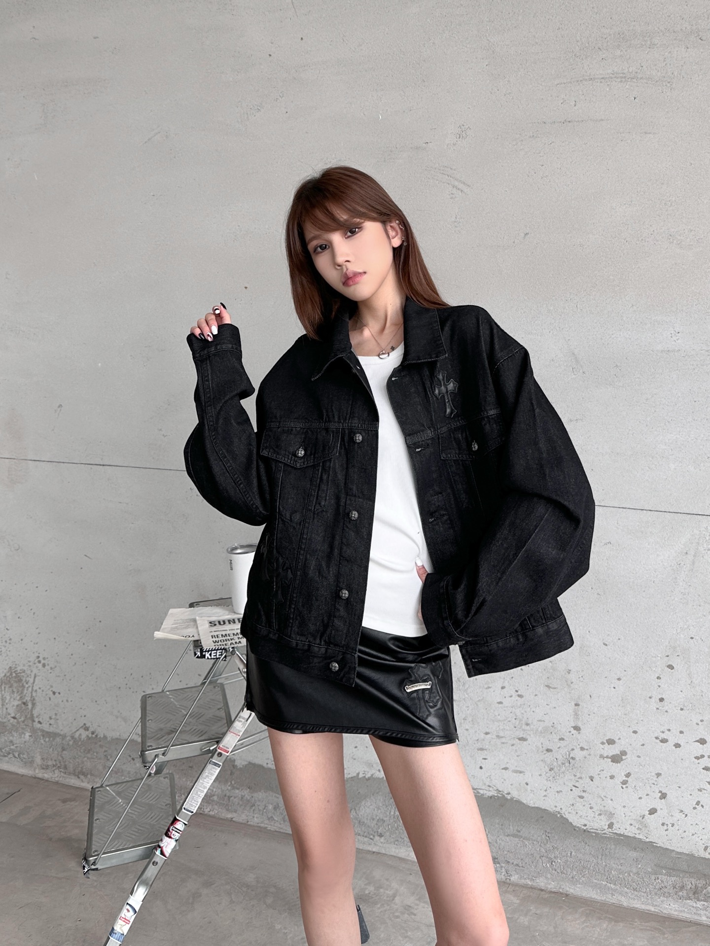 NO:683823,Chrome Hearts | New denim tops, ready-to-wear washed and hand-embroidered with cross mark technology, casual fashion, same style for men and women, size sml,,chrome hearts,19860909克罗心 ｜ 新款牛仔上衣,成衣洗水加手工刺绣十字标工艺,休闲时尚,男女同款,尺码sml,,chrome hearts,,Women's clothing