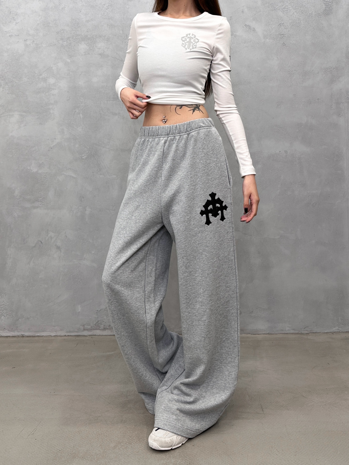 NO:686461,Chrome Hearts | New casual sweatpants, ready-to-wear washed and fried with hand-embroidered cross mark technology, casual and fashionable, same style for men and women, size sml,,chrome hearts,19860909克罗心 ｜ 新款休闲卫裤,成衣洗水炒色加手工刺绣十字标工艺,休闲时尚,男女同款,尺码sml,,chrome hearts,,Women's clothing