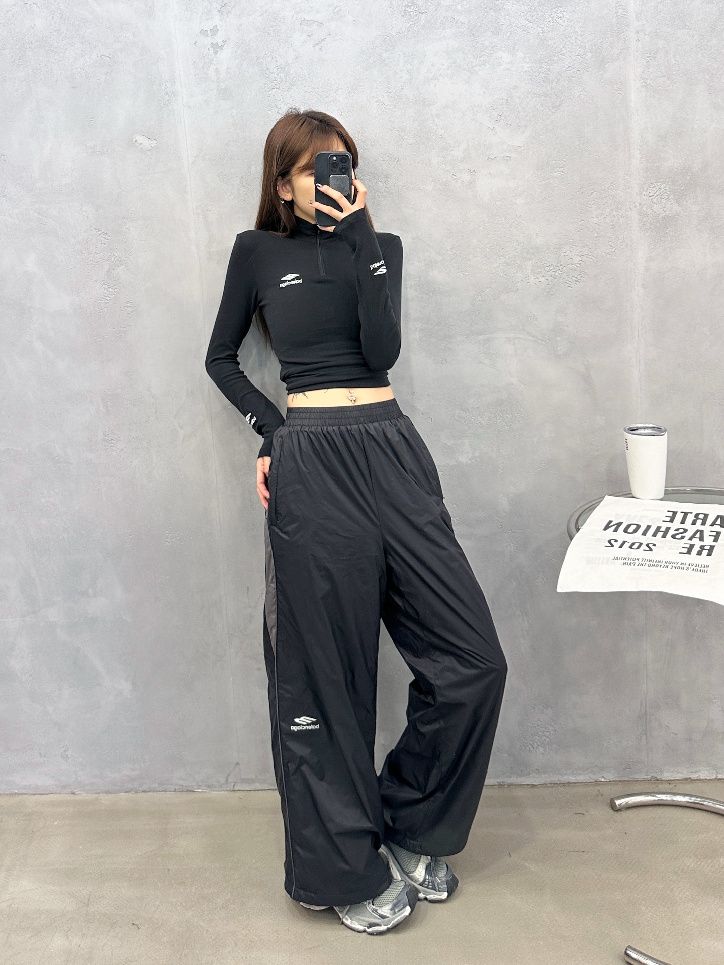 NO:686475,Paris | New style casual pants, contrasting color splicing workmanship, brand classic reflective printed logo, lining with fleece warm polar fleece fabric, casual and fashionable, same style for men and women, size sml,,19860909巴黎 ｜ 新款休闲裤,撞色拼接做工,品牌经典反光印花标,内里抓绒保暖摇粒绒面料,休闲时尚,男女同款,尺码sml,,,Women's clothing