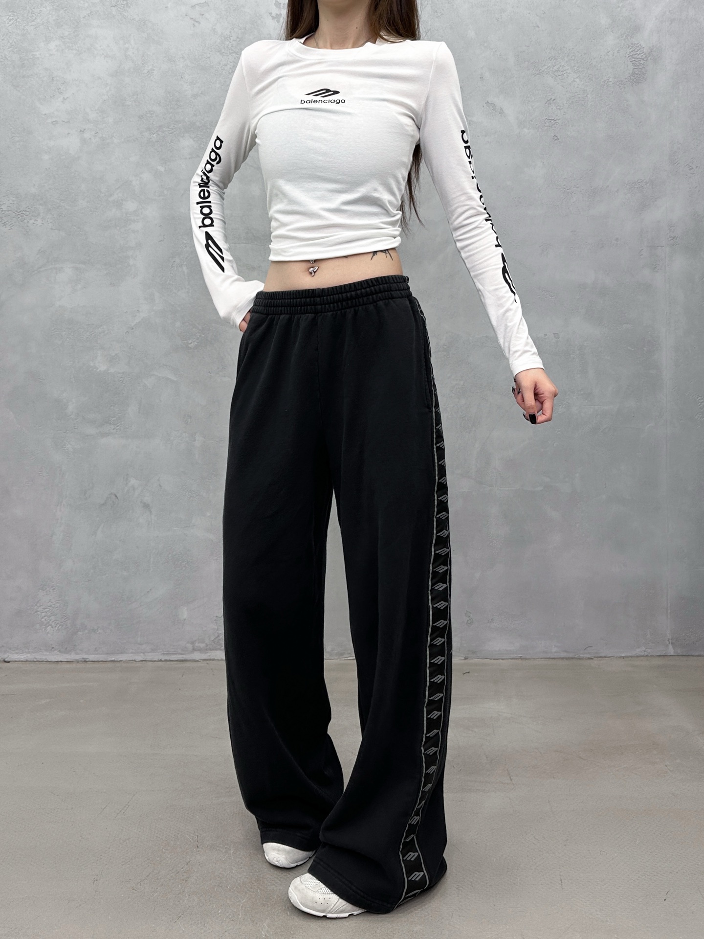 NO:693727,Paris | New style casual sweatpants, ready-to-wear washed and fried with branded custom-made webbing, fashionable and casual, same style for men and women, size sml,,19860909巴黎 ｜ 新款休闲卫裤,成衣洗水炒色工艺加品牌定织织带,时尚休闲,男女同款,尺码sml,,,Women's clothing