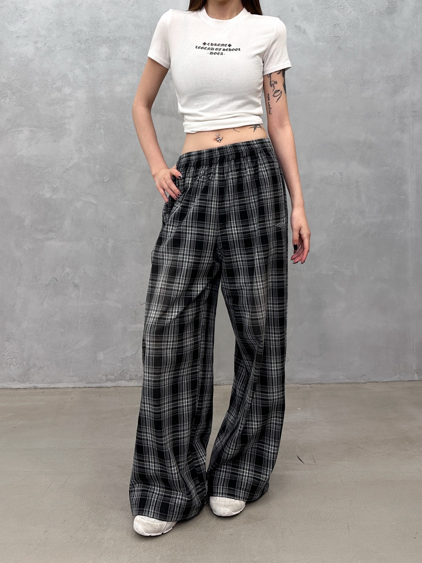 NO:707992,? Paris ｜ New style casual pants, classic embroidered logo, garment washing and color spraying technology, classic yarn-dyed plaid fabric, double-layer style structure, casual fashion, same style for men and women, size sml,,19860909? 巴黎 ｜ 新款休闲裤,经典刺绣标,成衣洗水喷色工艺,经典色织格纹面料,双层款式结构,休闲时尚,男女同款,尺码sml,,,Women's clothing
