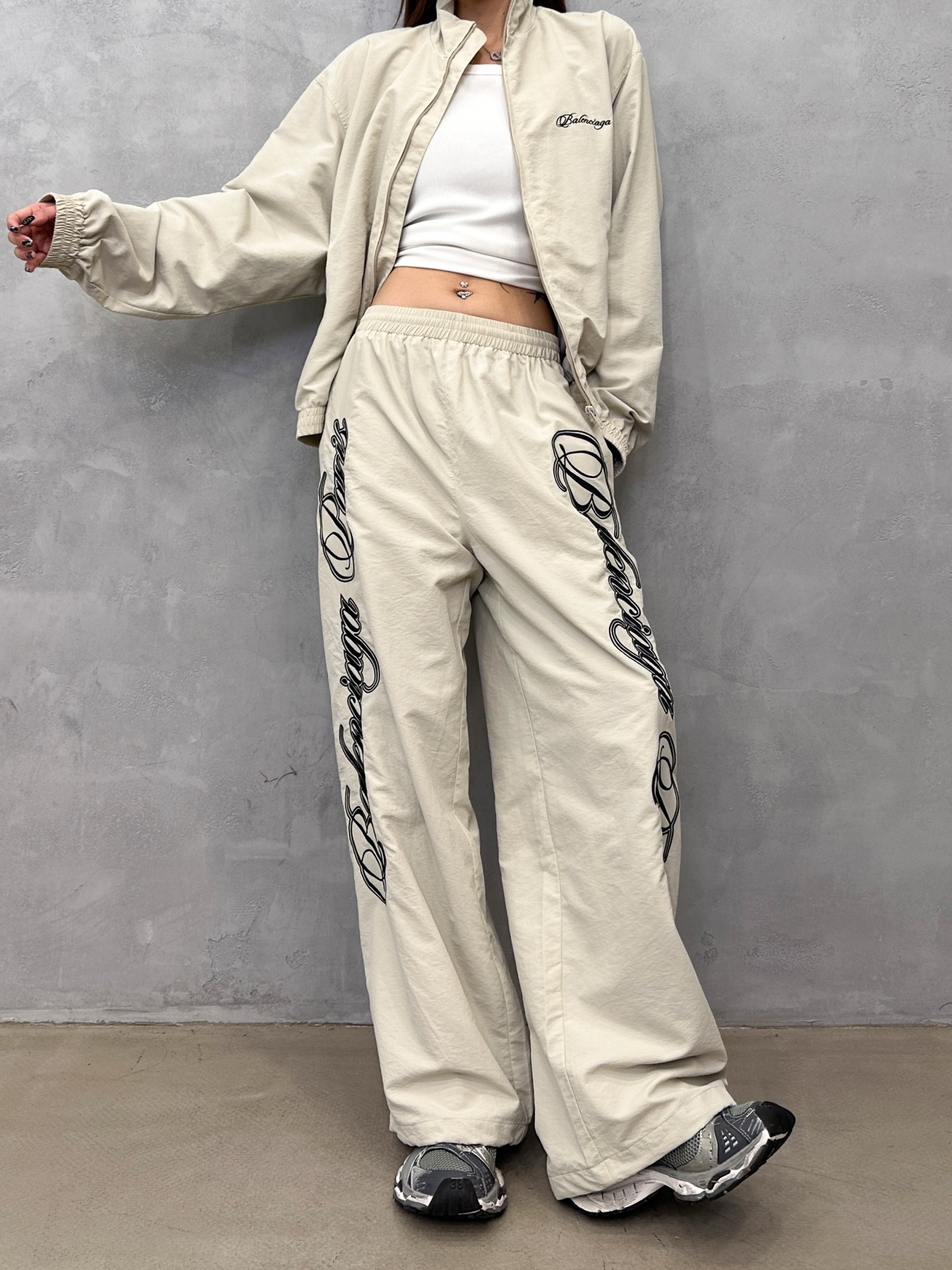 NO:710130,Paris | New style casual pants, ready-to-wear washed and softened, large-area letter embroidery, double-layer structure workmanship, casual and fashionable, same style for men and women, size sml,,19860909巴黎 ｜ 新款休闲裤,成衣洗水加软工艺,大面积字母刺绣,双层结构做工,休闲时尚,男女同款,尺码sml,,,Women's clothing