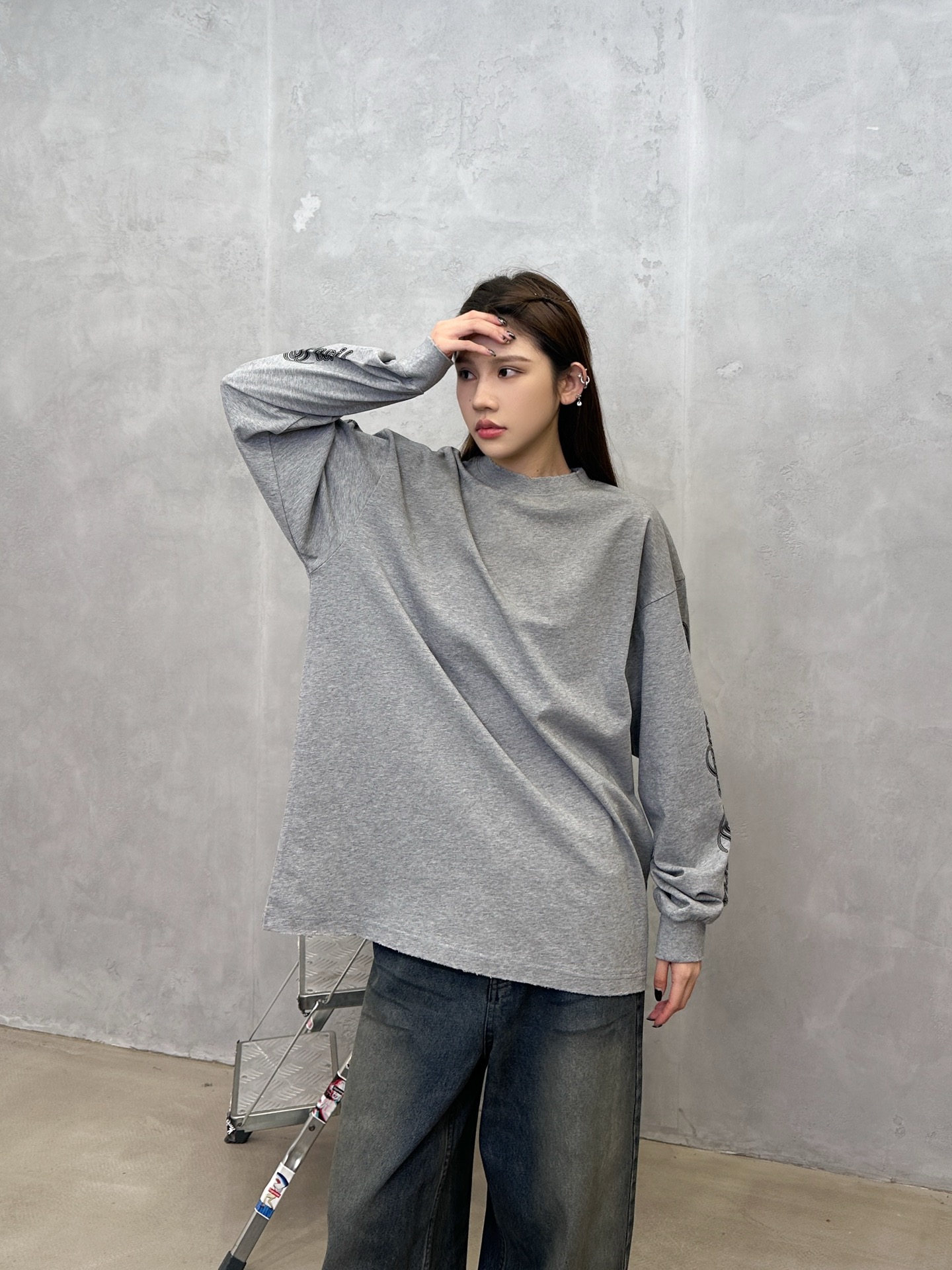 NO:710133,Paris | New long-sleeved t-shirt, ready-to-wear, washed, spray-painted and hung with three printings, casual and fashionable, same style for men and women, size sml,,19860909巴黎 ｜ 新款长袖t,成衣洗水炒色喷色吊磨工艺加三处印花,休闲时尚,男女同款,尺码sml,,,Women's clothing