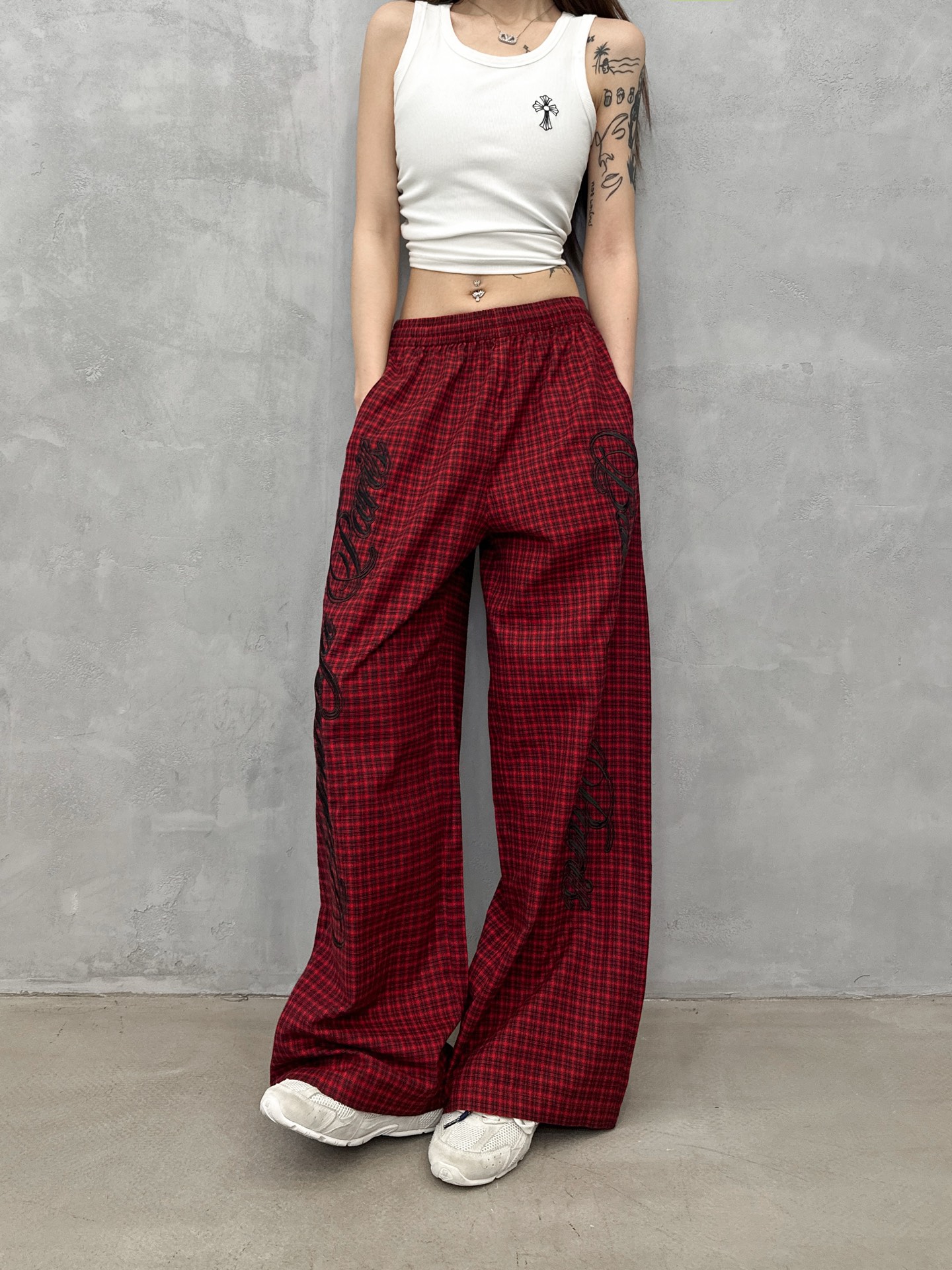 NO:710139,Paris | New style casual pants, ready-to-wear washed and enlarged letter embroidery technology, brand-dyed cotton plaid fabric, casual and fashionable, same style for men and women, size sml,,19860909巴黎 ｜ 新款休闲裤,成衣洗水加大面积字母刺绣工艺,品牌色织全棉格纹面料,休闲时尚,男女同款,尺码sml,,,Women's clothing