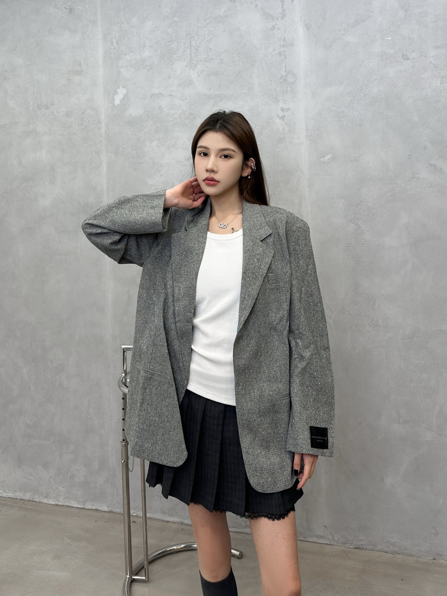 NO:712724,Alexander wang｜New style suit, 75 wool fabric, full of hairy feeling without being stuck on the body, heavy-duty crystal rhinestone craftsmanship, perfect sparkling diamond details, loose fit, slim and not flattering, size Sml [WASHING INSTRUCTIONS The area of ​​the crystal rhinestone gripper cloth is small, and slight diamond shedding is normal. Wool fabric, dry cleaning is recommended and should not be exposed to the sun],,19860909Alexander wang｜新款西服,75羊毛面料,毛感十足不扎身,整身重工水晶烫钻工艺,爆闪碎钻细节满分,宽松版型显瘦不挑人,尺码Sml ［洗涤须知水晶钻抓布面积小,轻微掉钻属正常现象.羊毛面料,建议干洗,不宜暴晒］,,,Women's clothing