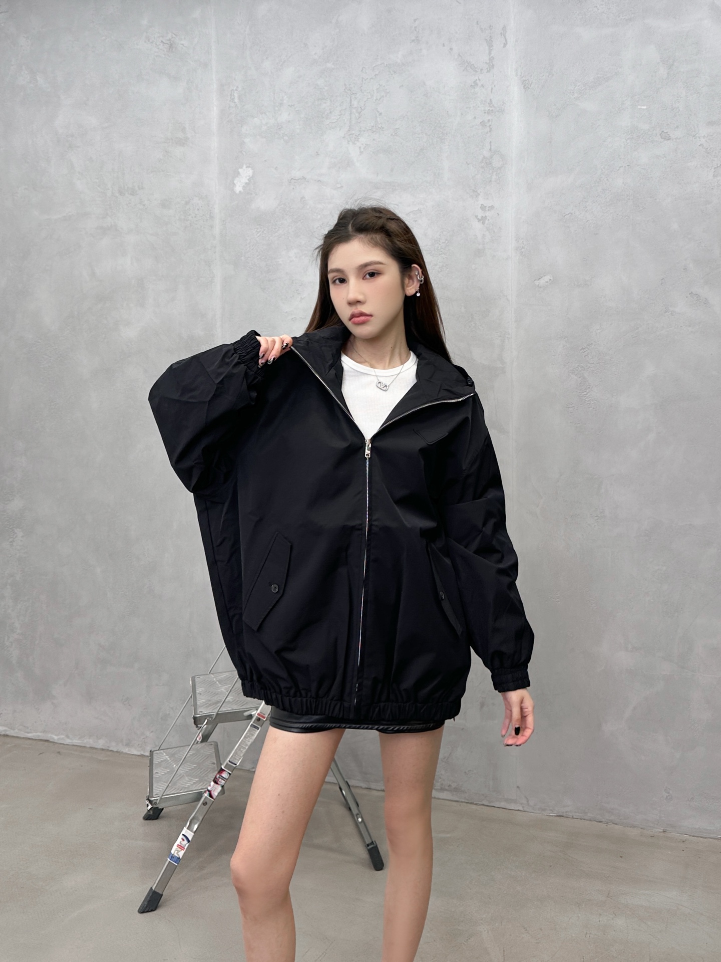 NO:715420,P Home｜New style windbreaker jacket, pure cotton fabric is crisp and stylish, hooded design is sporty and casual, classic three-dimensional triangle logo on the chest is low-key and elegant, elastic elastic design at the hem, size Sml [Washing Instructions Cotton, hand wash recommended, gentle pressure, wash with warm or cold water below 30℃, separate dark and light colors during washing, not suitable for exposure to the sun],,jackets & coats, hats,19860909P家｜新款风衣外套,纯棉面料挺括有型,连帽设计运动休闲,胸前经典立体三角标志低调大气,下摆弹力松紧设计,尺码Sml ［洗涤须知棉质,建议手洗,力度轻柔,使用30℃以下温水或冷水洗涤,洗涤时深浅颜色分开,不宜暴晒］,,jackets & coats,hats,,Women's clothing