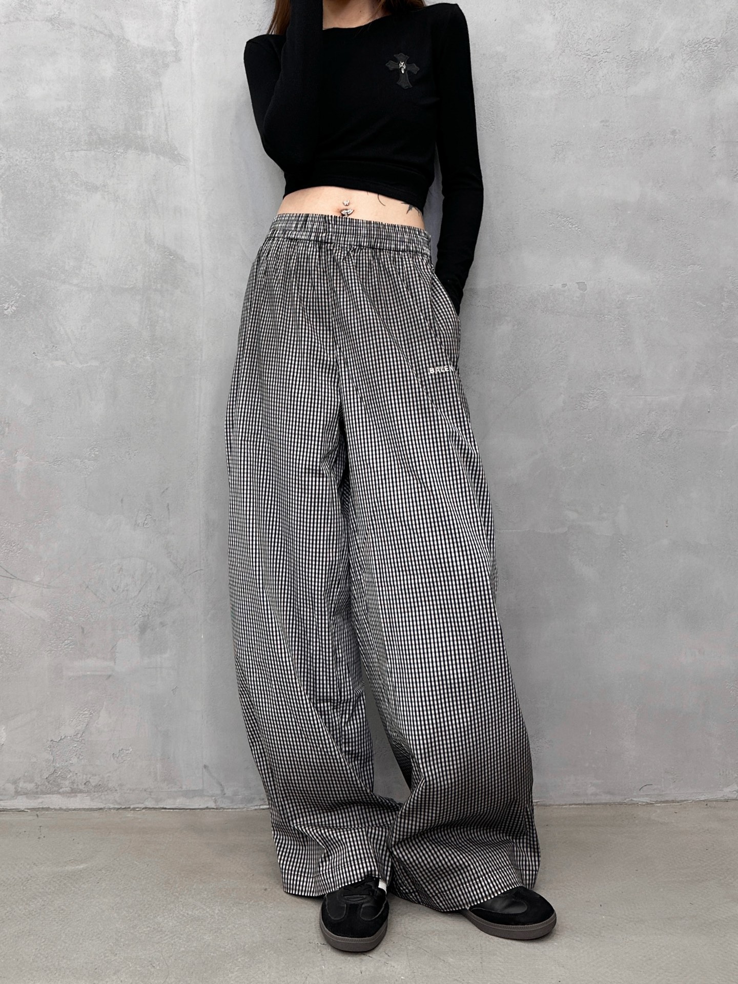 NO:715707,Paris | New plaid casual pants, classic embroidered logo plus garment wash color spray technology, same style for men and women, size sml,,19860909巴黎 ｜ 新款格子休闲裤,经典刺绣标加成衣洗水喷色工艺,男女同款,尺码sml,,,Women's clothing