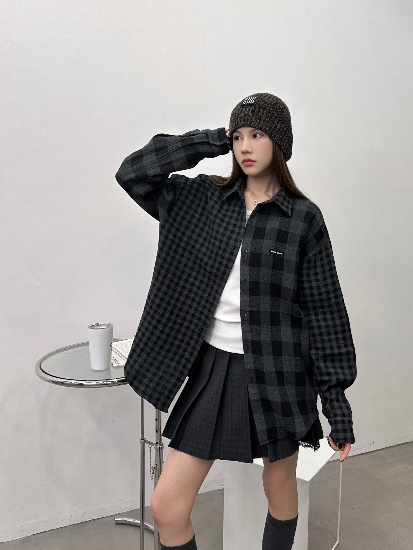 NO:715710,Miu | New casual shirt, classic embroidered logo, ready-to-wear washing and softening technology, double-sided yarn-dyed cotton fabric imported from Japan, same style for men and women, size sml,,miumiu,19860909Miu ｜ 新款休闲衬衣,经典刺绣标,成衣洗水加软工艺,日本进口双面色织全棉面料,男女同款,尺码sml,,miumiu,,Women's clothing