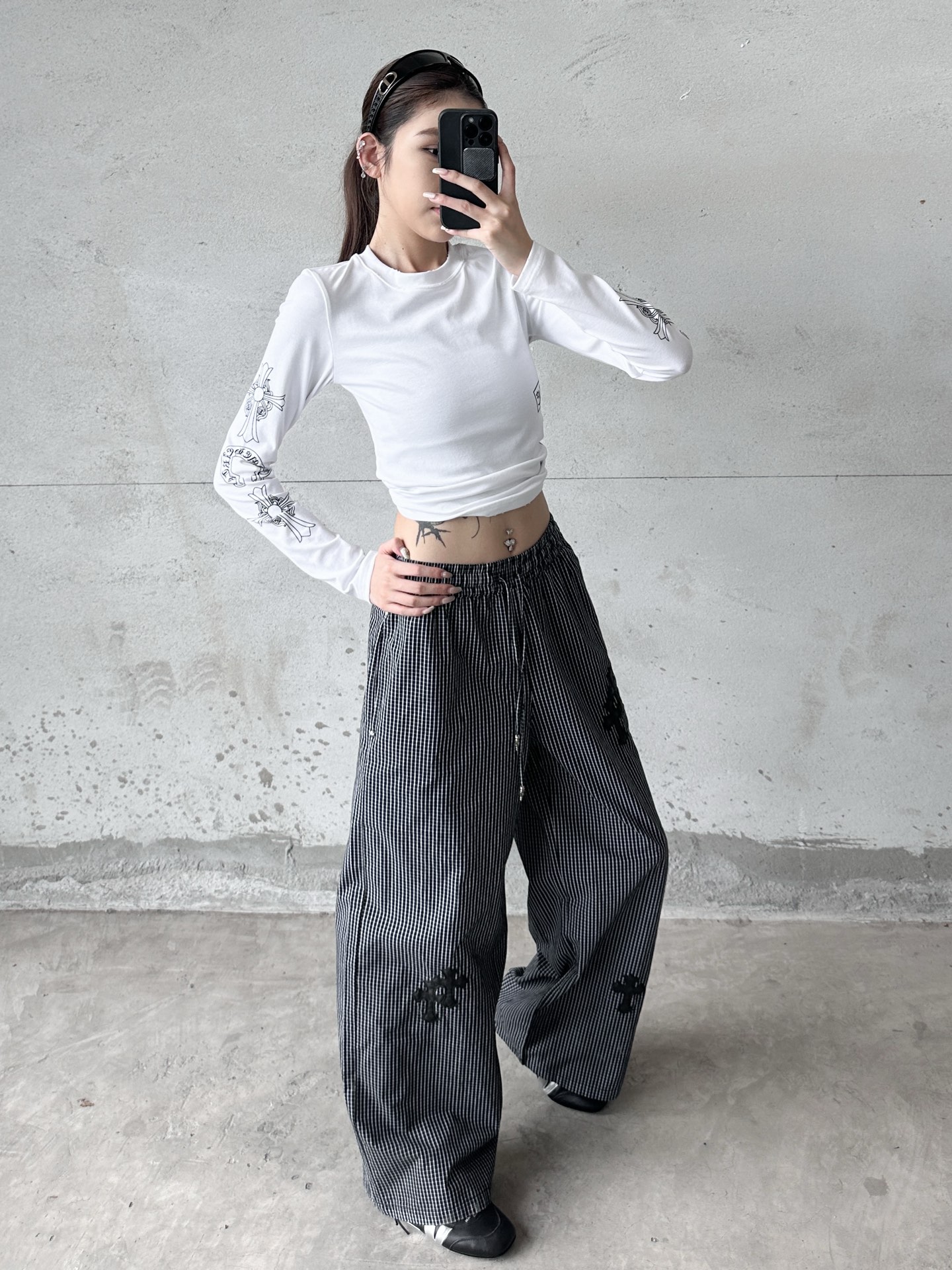 NO:716776,Chrome Hearts ｜ New style casual pants, ready-to-wear washed and color-sprayed with hand-embroidered cross marks, casual and fashionable, same style for men and women, size sml,,chrome hearts,19860909克罗心 ｜ 新款休闲裤,成衣洗水喷色工艺加手工刺绣十字标,休闲时尚,男女同款,尺码sml,,chrome hearts,,Women's clothing