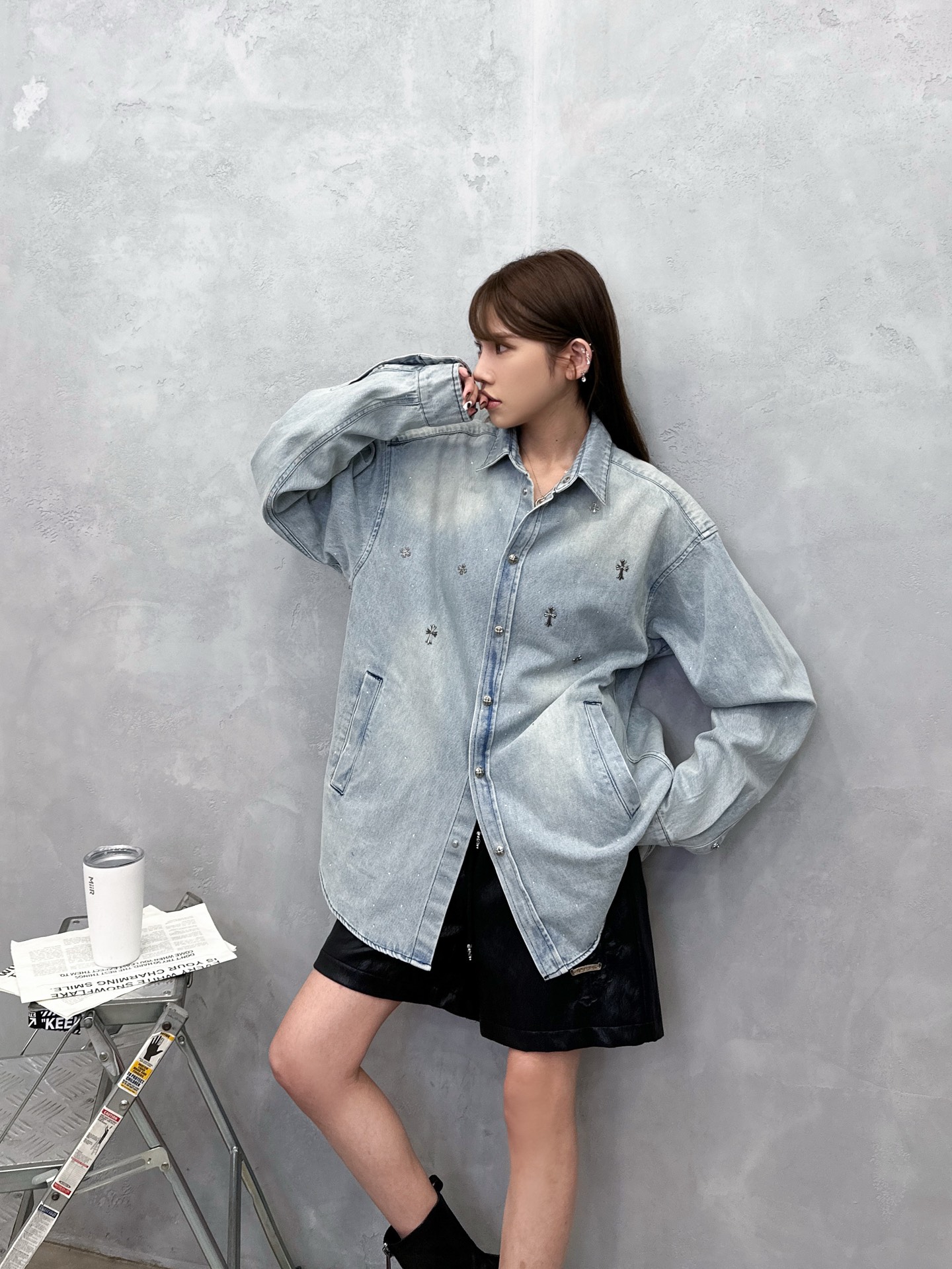 NO:716777,Chrome Hearts ｜ New denim shirt, ready-to-wear washed and color-sprayed with full-body rhinestones, casual and fashionable, size sml,, chrome hearts,19860909克罗心 ｜ 新款牛仔衬衣,成衣洗水喷色工艺加全身烫钻,休闲时尚,尺码sml,,chrome hearts,,Women's clothing