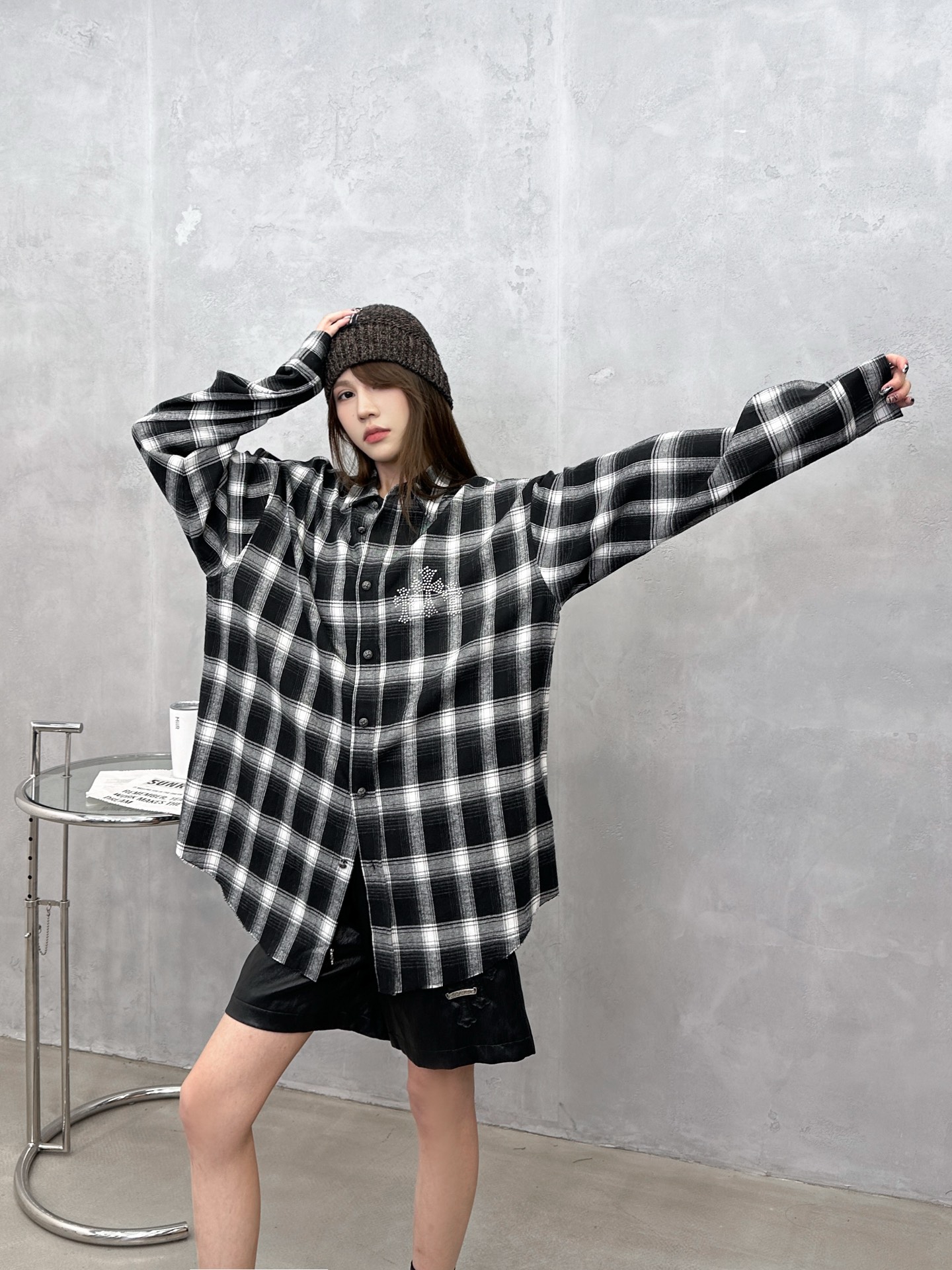 NO:729928,Chrome Hearts ｜ New casual shirts, ready-made garments with washed raw edges and front and back rhinestones, the brand's latest yarn-dyed cotton plaid fabric, casual and fashionable, same style for men and women, sizes sml,,chrome hearts,19860909克罗心 ｜ 新款休闲衬衣,成衣洗水毛边工艺加前后烫钻,品牌最新色织全棉格纹面料,休闲时尚,男女同款,尺码sml,,chrome hearts,,Women's clothing