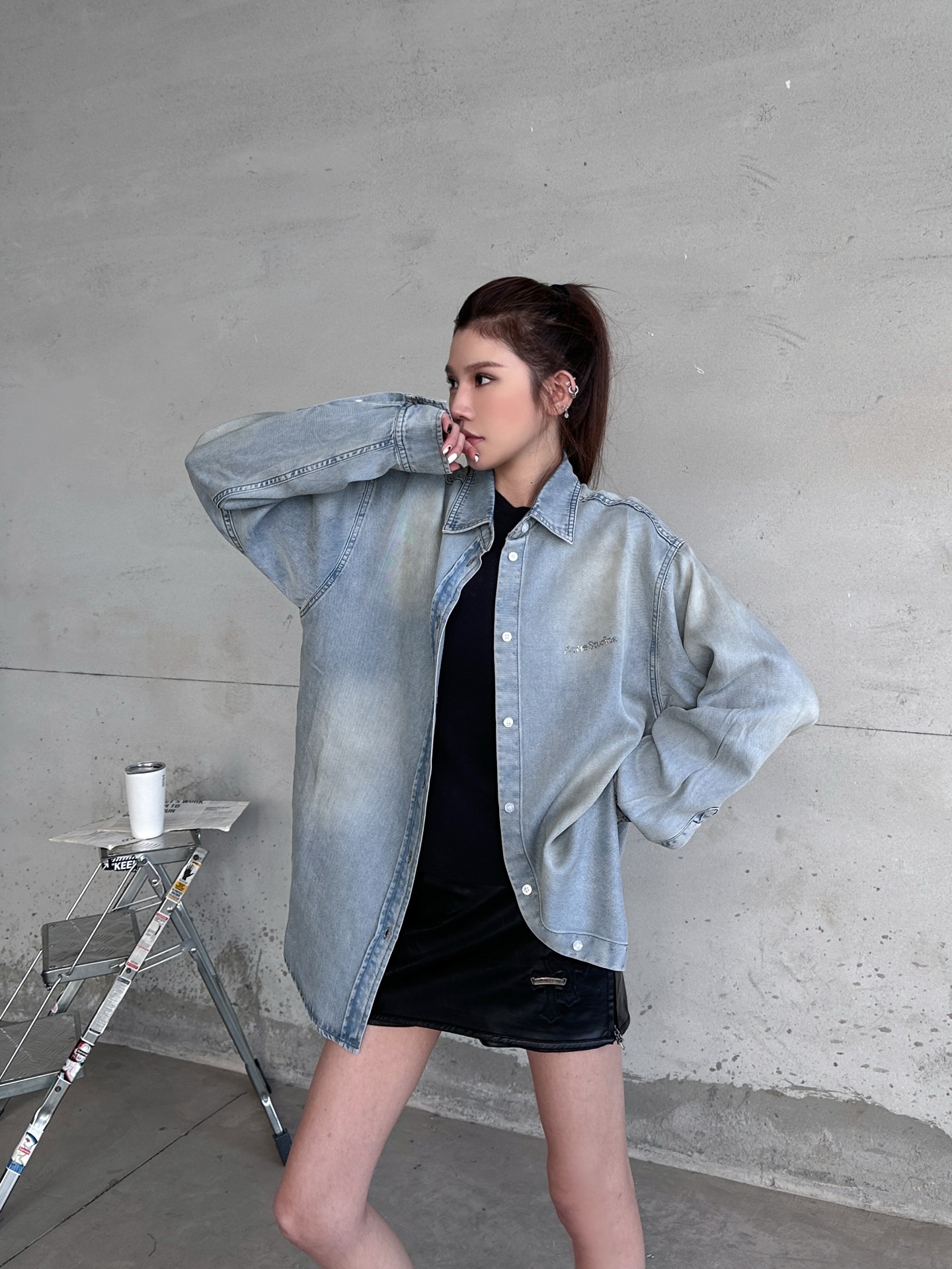 NO:731746,ACEN | New casual shirts, ready-to-wear washed and ironed, Tencel denim fabric, same style for men and women, size sml,,19860909ACEN ｜ 新款休闲衬衣,成衣洗水烫钻工艺,天丝牛仔面料,男女同款,尺码sml,,,Women's clothing