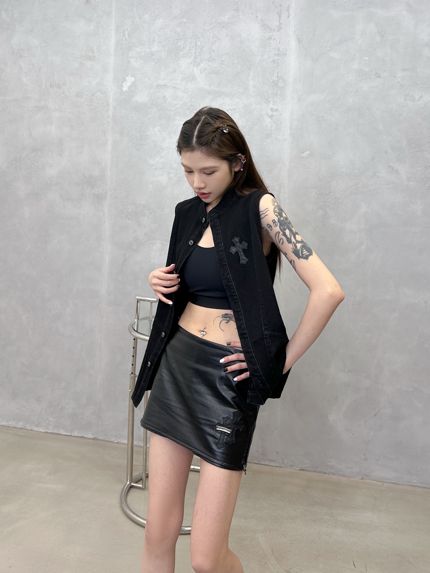 NO:733741,Chrome Hearts | New denim vest, ready-to-wear washed and softened. Hand-embroidered cross mark, casual and fashionable, size sml,,chrome hearts,19860909克罗心 ｜ 新款牛仔马甲,成衣洗水加软工艺.手工刺绣十字标,休闲时尚,尺码sml,,chrome hearts,,Women's clothing