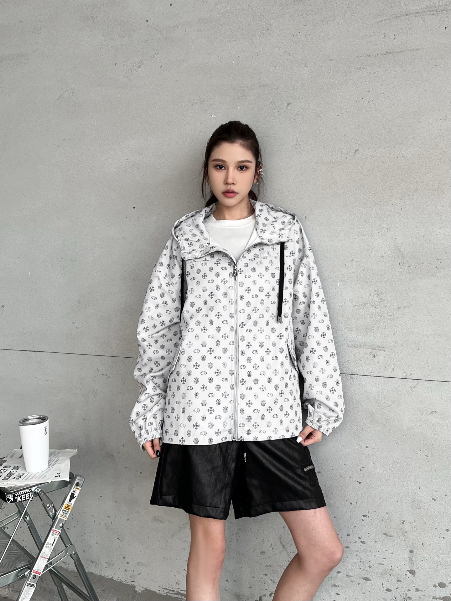 NO:740658,Chrome Hearts | New style windbreaker jacket, ready-to-wear classic gray fabric printing technology, fashionable and casual style, same style for men and women, size sml,,chrome hearts,jackets & coats,19860909克罗心 ｜ 新款风衣外套,成衣经典坯布印花工艺,时尚休闲款式,男女同款,尺码sml,,chrome hearts,jackets & coats,,Women's clothing