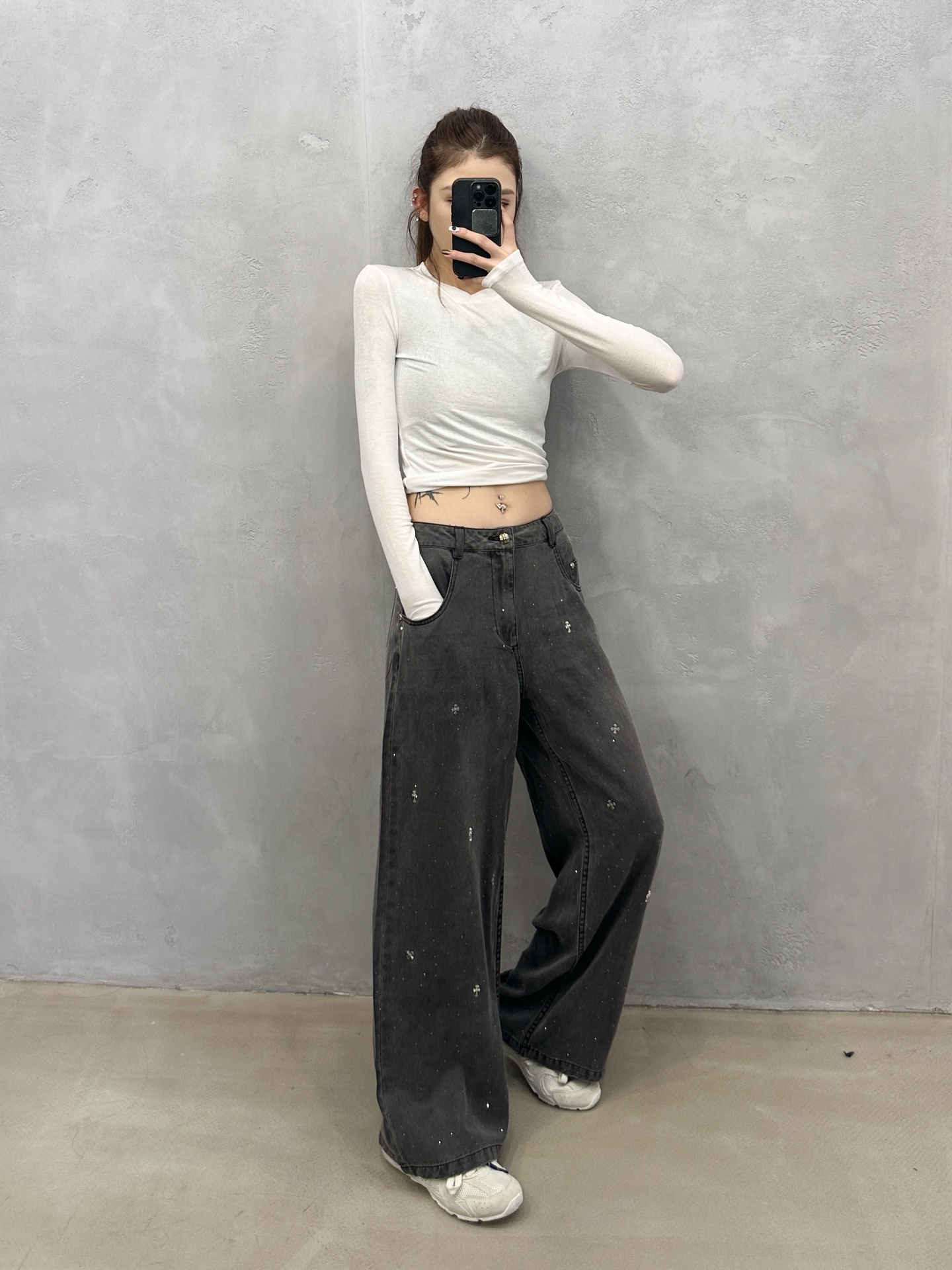 NO:740661,Chrome Hearts ｜ New jeans, ready-to-wear washing and full-body hot-drilling process, Tencel denim fabric, casual fashion, size sml,,chrome hearts,jeans,19860909克罗心 ｜ 新款牛仔裤,成衣洗水加全身烫钻工艺,天丝牛仔面料,休闲时尚,尺码sml,,chrome hearts,jeans,,Women's clothing