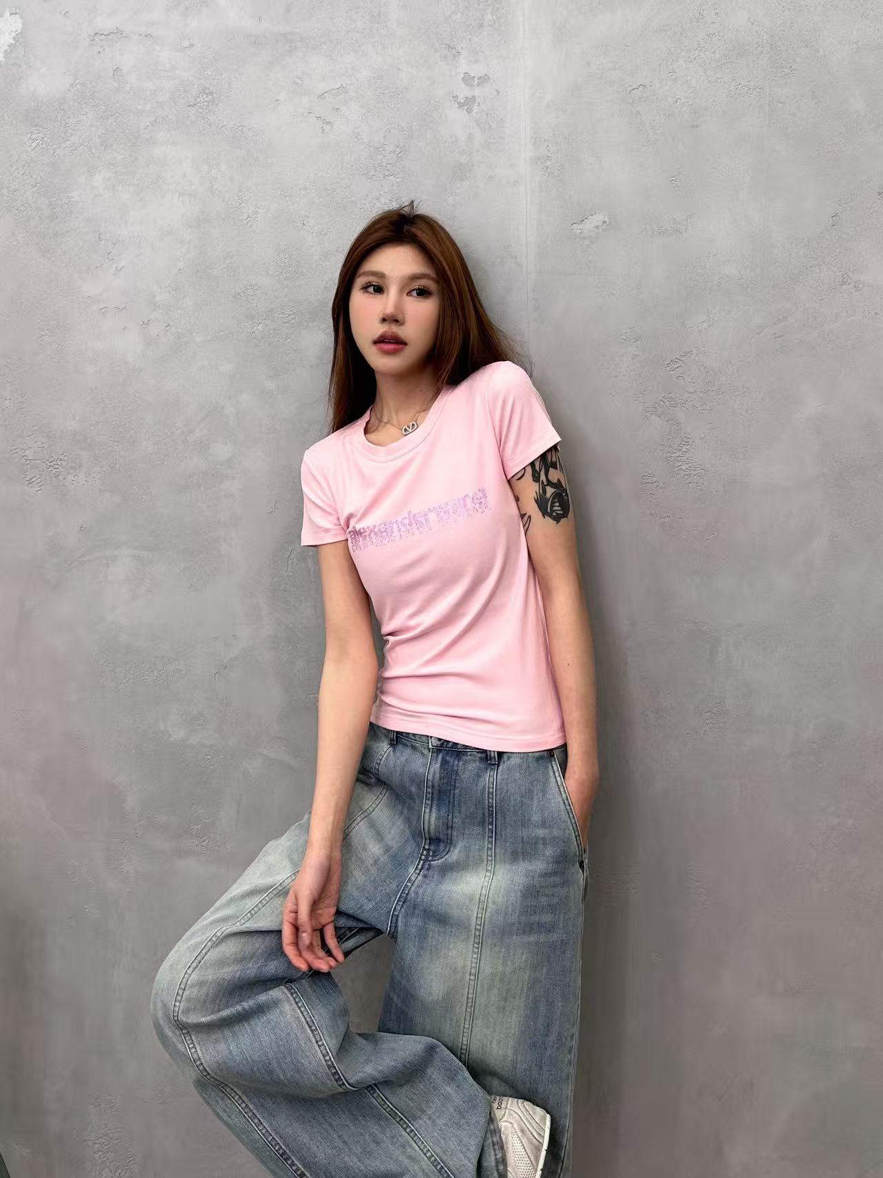 NO:748749,King | New short-sleeved T-shirt, classic brand hot diamond logo, fashionable casual slim style, size sml,, alexander wang, T-shirt,19860909大王 ｜ 新款短袖t,经典品牌烫钻标,时尚休闲修身款式,尺码sml,,alexander wang,T-shirt,,Women's clothing