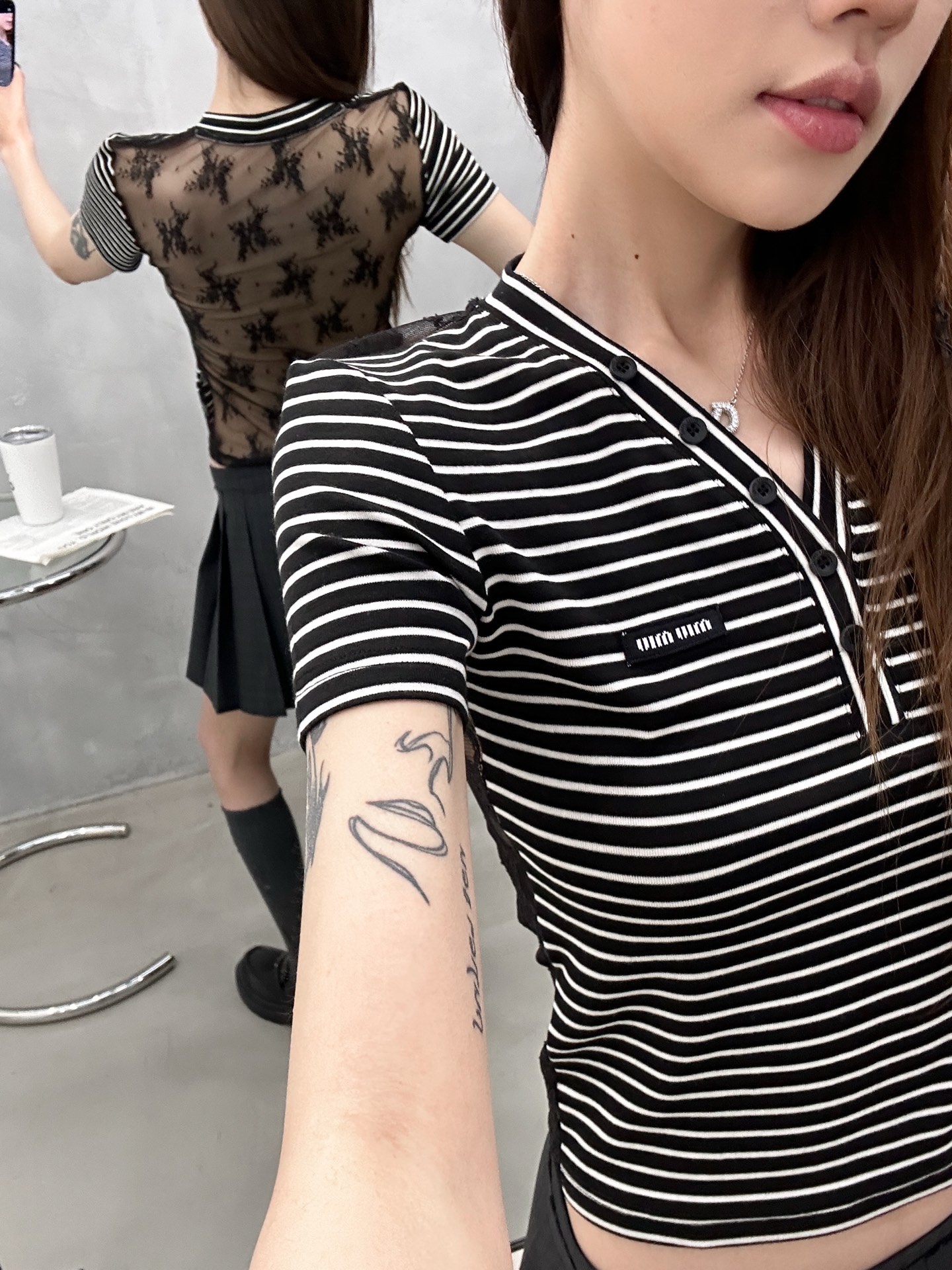 NO:750619,Miu | New short-sleeved T-shirt, classic embroidered logo, lyocell wool striped fabric splicing lace mesh style, casual fashion, size sml,,miumiu,T-shirt,19860909Miu ｜ 新款短袖t,经典刺绣标,莱赛尔羊毛条纹面料拼接蕾丝网纱款式,休闲时尚,尺码sml,,miumiu,T-shirt,,Women's clothing