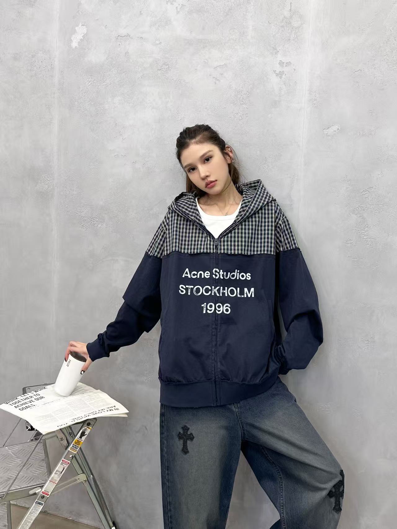 NO:750635,Acne | New sweatshirt cardigan, ready-to-wear washed and milled with positioning printing, needle woven upper and lower stitching workmanship, fashionable and casual, same style for men and women, size sml,,acne studios,hoodie,sweatshirts,19860909Acne ｜ 新款卫衣开衫,成衣洗水吊磨工艺加定位印花,针梭织上下拼接做工,时尚休闲,男女同款,尺码sml,,acne studios,hoodie,sweatshirts,,Women's clothing