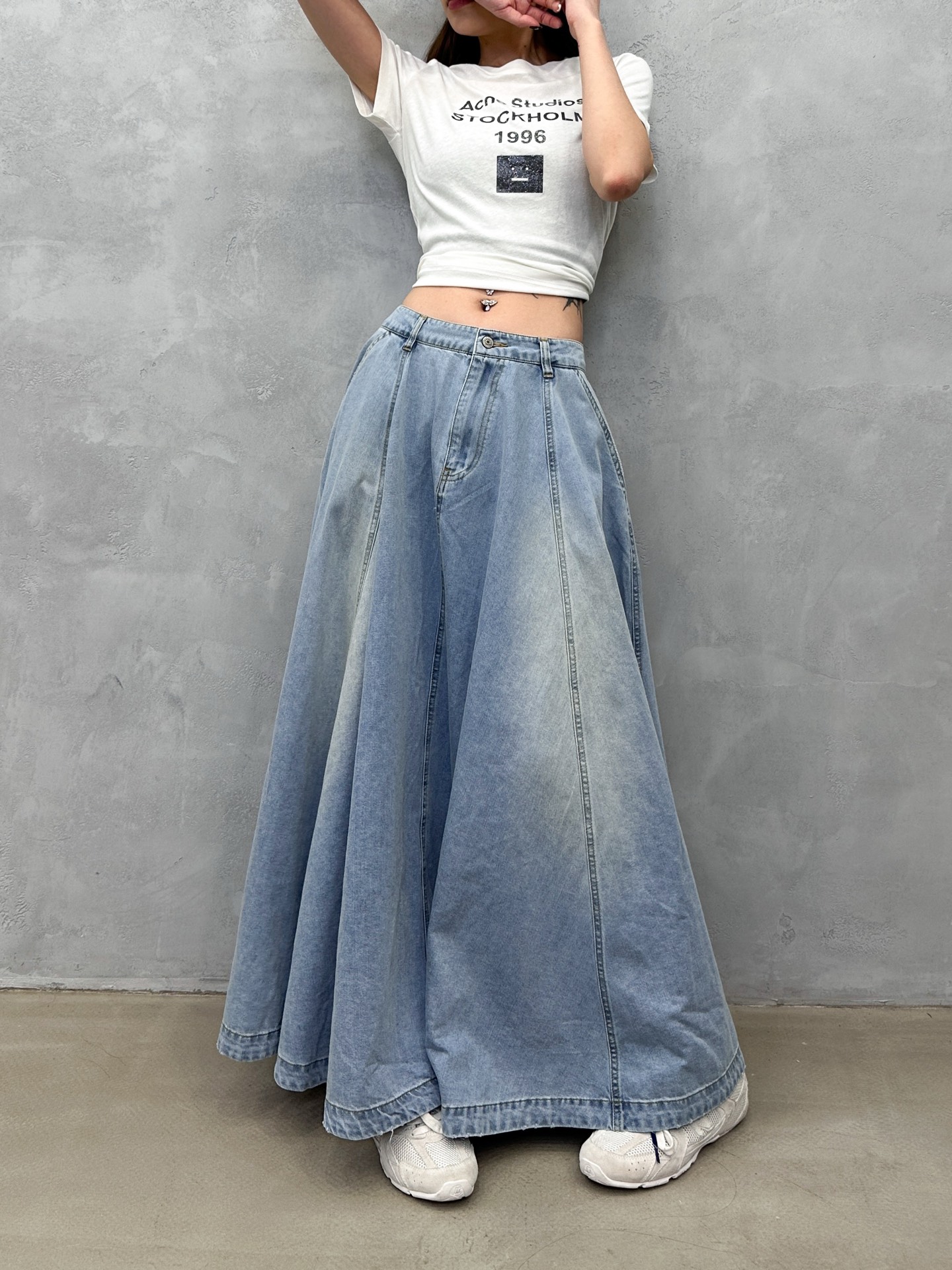 NO:751489,Paris ｜ New denim long skirt, ready-to-wear large area washed and distressed, classic denim washed color, casual and fashionable, sizes sml,,skirts,19860909巴黎 ｜ 新款牛仔长裙,成衣大面积洗水做旧工艺,经典牛仔洗水色,休闲时尚,尺码sml,,skirts,,Women's clothing