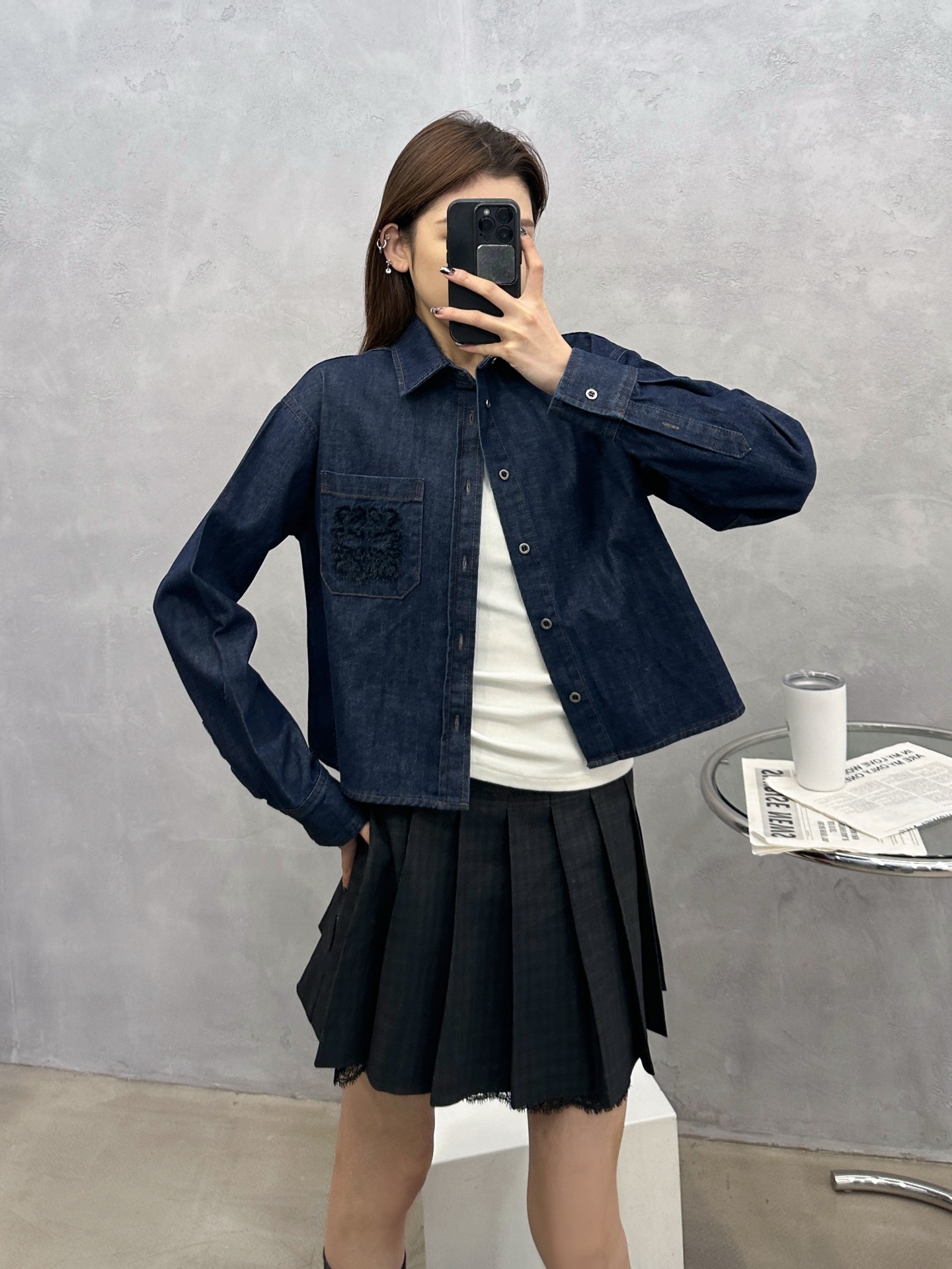 NO:752454,loewe | New denim shirt, ready-to-wear washed and softened, special cotton thread embroidery logo on the chest, casual and fashionable, size sml,,loewe,19860909loewe ｜ 新款牛仔衬衣,成衣洗水加软工艺,胸口特殊棉线刺绣标,休闲时尚,尺码sml,,loewe,,Women's clothing