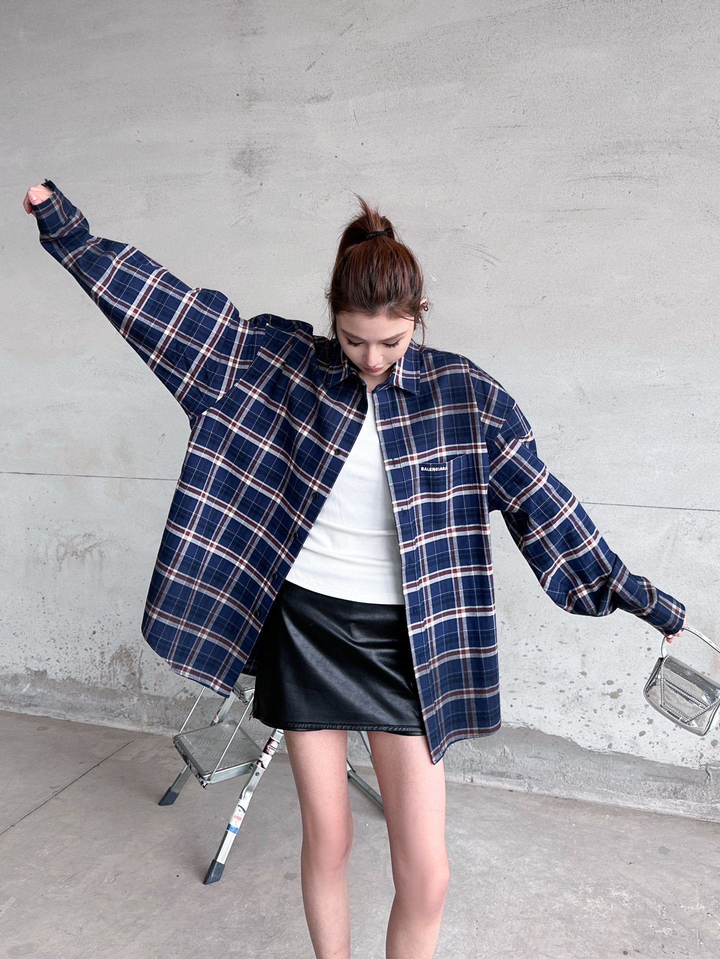 NO:752479,Paris | New style plaid shirt, ready-to-wear washed and color-sprayed with classic embroidery logo, brand-dyed cotton plaid fabric, same style for men and women, size sml,,19860909巴黎 ｜ 新款格纹衬衣,成衣洗水喷色工艺加经典刺绣标,品牌色织全棉格纹面料,男女同款,尺码sml,,,Women's clothing