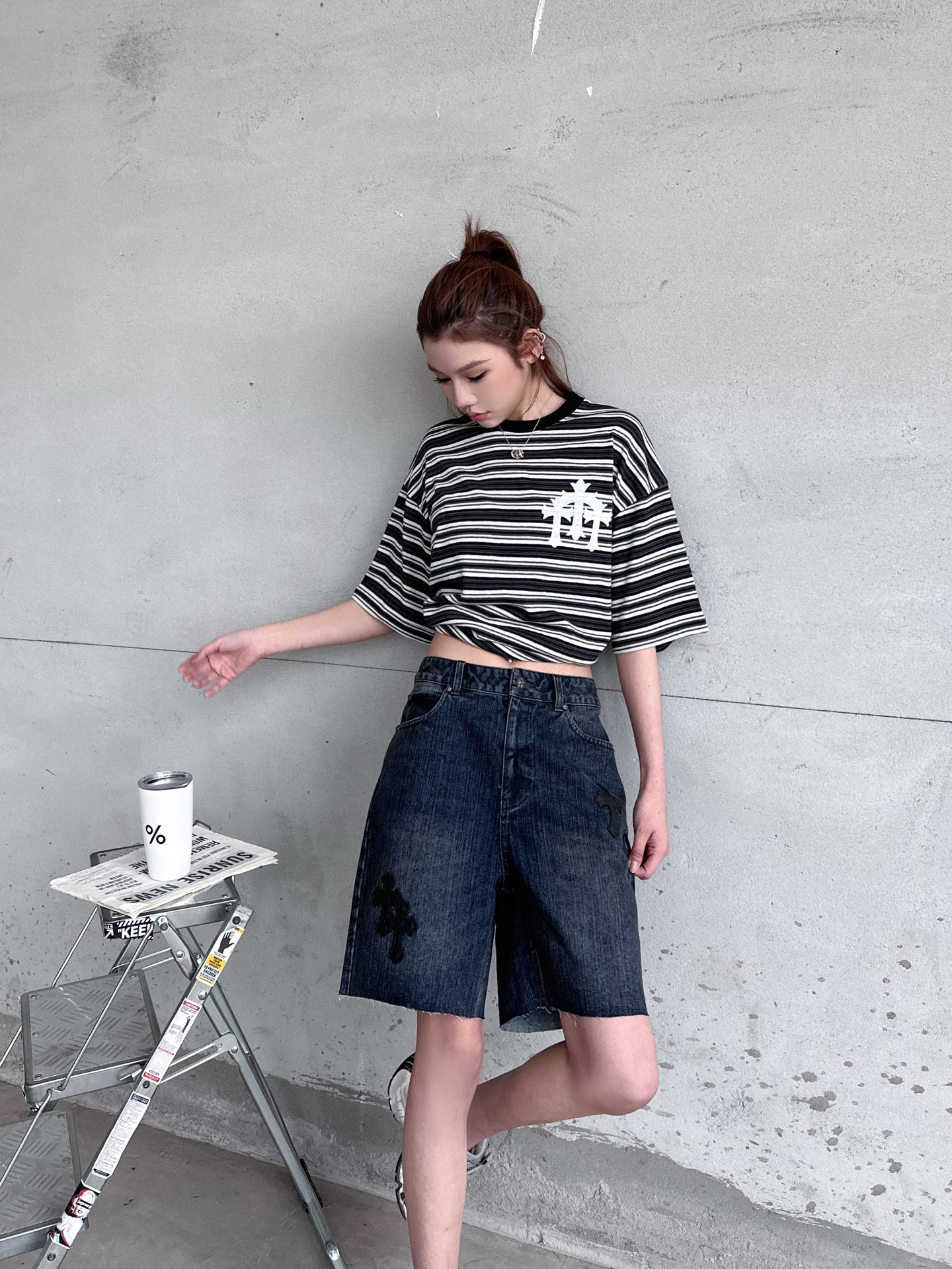 NO:752966,Chrome Hearts | New denim shorts, ready-to-wear washed raw edge technology and hand-cut leather embroidery cross mark, casual fashion, size sml,,chrome hearts, shorts,19860909克罗心 ｜ 新款牛仔短裤,成衣洗水毛边工艺加手工切皮刺绣十字标,休闲时尚,尺码sml,,chrome hearts,shorts,,Women's clothing