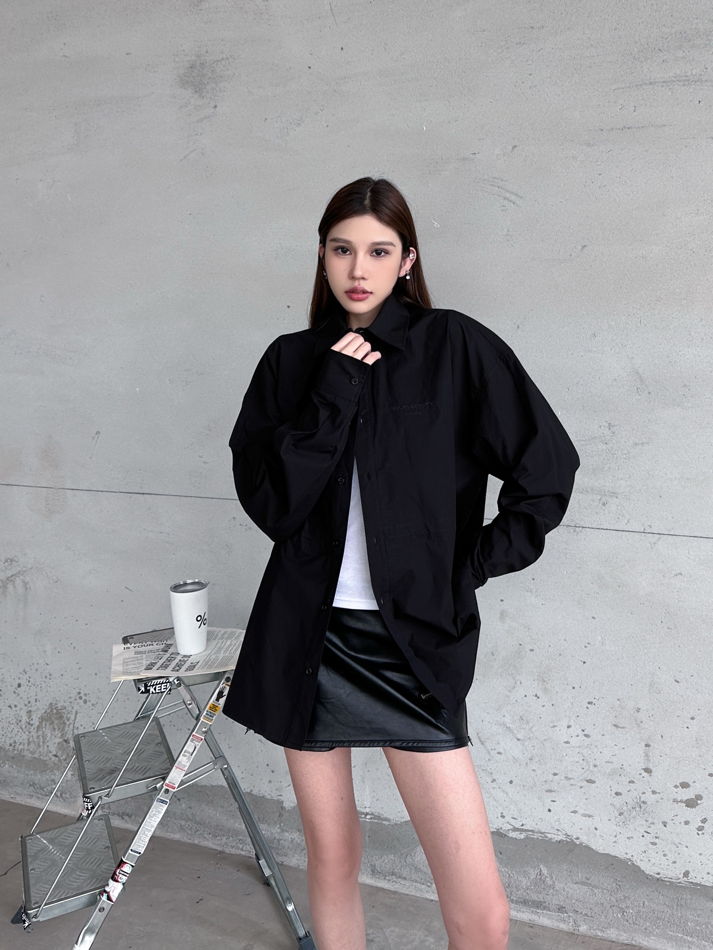 NO:752969,King | New shirt, classic embroidered logo, high-density cotton shirt fabric imported from Japan, fashionable waist drawstring design, size sml,, alexander wang,19860909大王 ｜ 新款衬衣,经典刺绣标,日本进口高密全棉衬衣面料,时尚腰部抽绳设计,尺码sml,,alexander wang,,Women's clothing