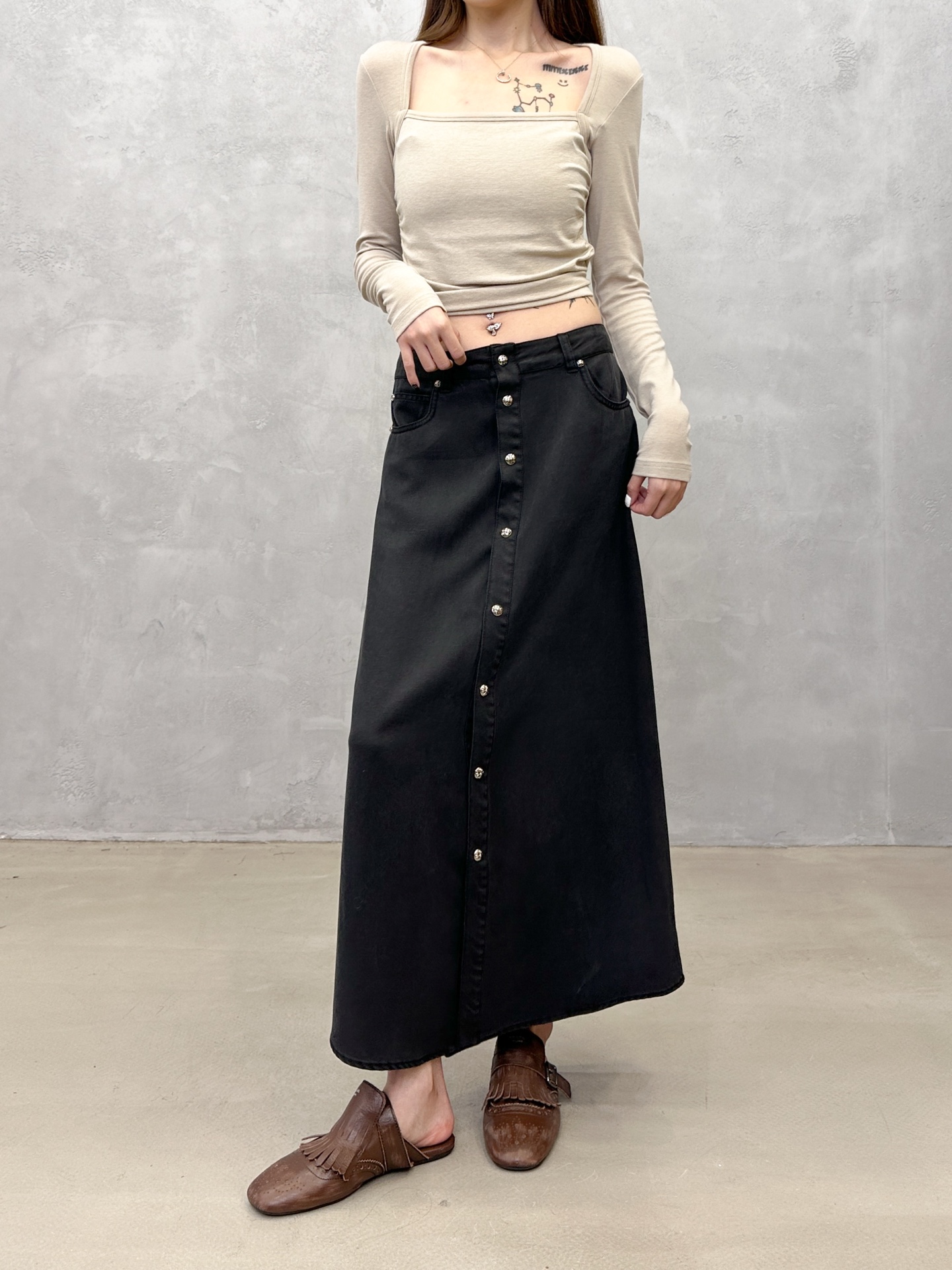 NO:761190,Chrome Hearts | New style casual long skirt, garment washed and hand-buttoned, Tencel denim fabric, fashionable and casual, size sml,,chrome hearts,skirts,19860909克罗心 ｜ 新款休闲长裙,成衣洗水加手工钉扣工艺,天丝牛仔面料,时尚休闲,尺码sml,,chrome hearts,skirts,,Women's clothing