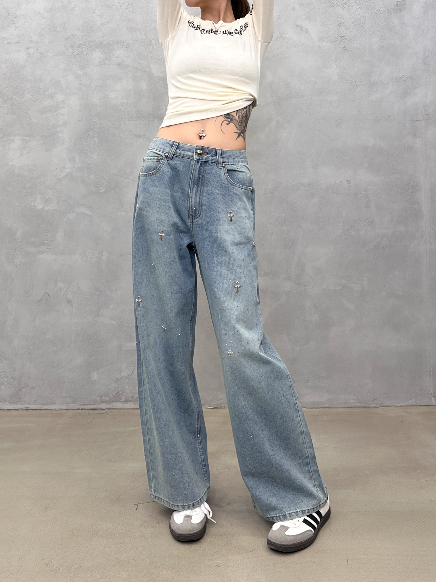 NO:762315,Chrome Hearts ｜ New jeans, ready-to-wear washed and full-body rhinestone processing, casual fashion, size sml,,chrome hearts,jeans,19860909克罗心 ｜ 新款牛仔裤,成衣洗水加全身烫钻工艺,休闲时尚,尺码sml,,chrome hearts,jeans,,Women's clothing