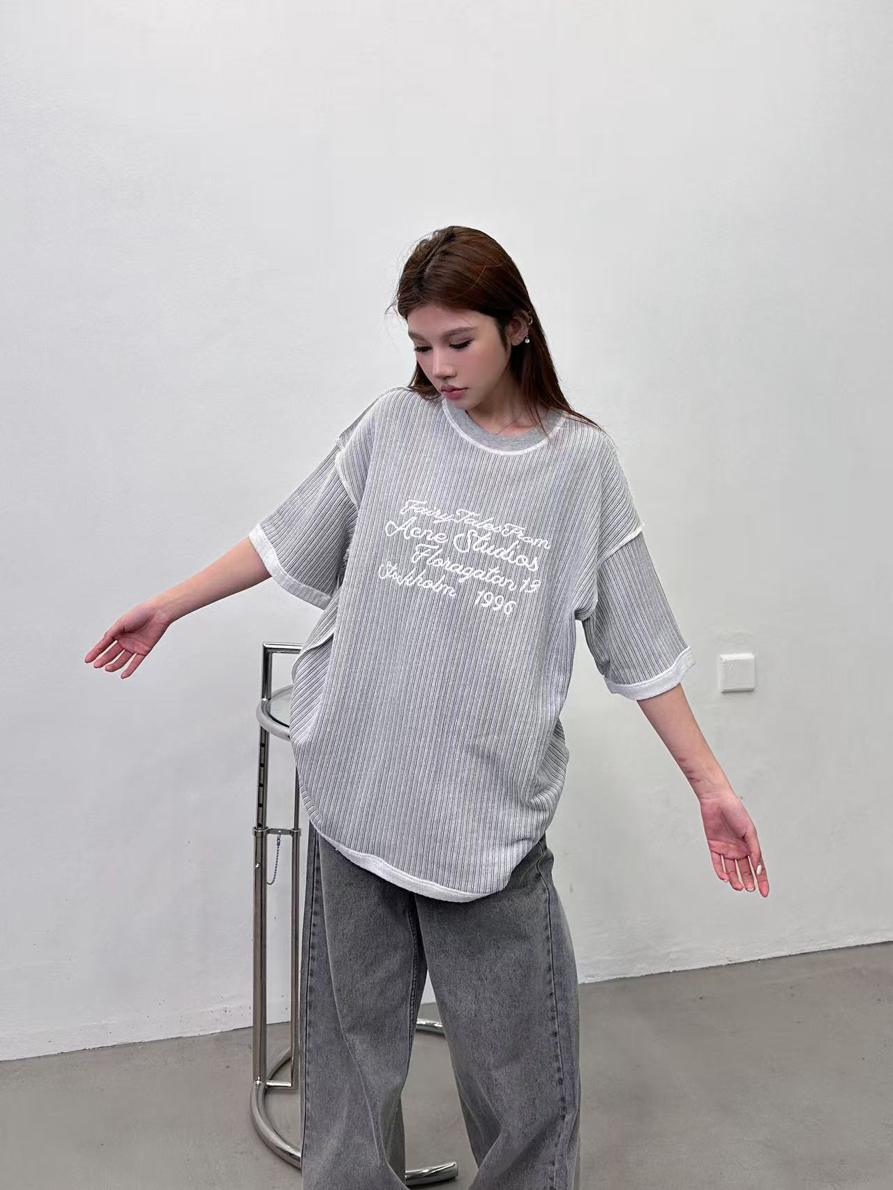 NO:762325,Acne | New short-sleeved t-shirt, ready-to-wear washed and honed to enlarge the area with embroidered letters, yarn-dyed striped fabric, casual fashion, same style for men and women, size sml,,acne studios,T-shirt,19860909Acne ｜ 新款短袖t,成衣洗水吊磨工艺加大面积刺绣字母,色织条纹面料,休闲时尚,男女同款,尺码sml,,acne studios,T-shirt,,Women's clothing