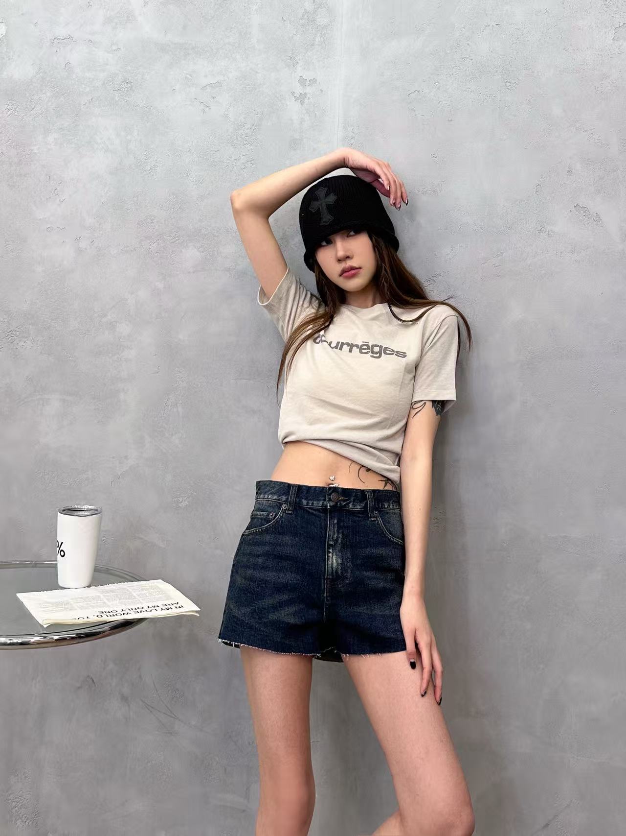 NO:790175,Paris | New denim shorts, ready-to-wear washed raw edges and handmade metal thread beading embroidery, casual and fashionable, sizes sml,, shorts,19860909巴黎 ｜ 新款牛仔短裤,成衣洗水毛边加手工金属线钉珠刺绣工艺,休闲时尚,尺码sml,,shorts,,Women's clothing