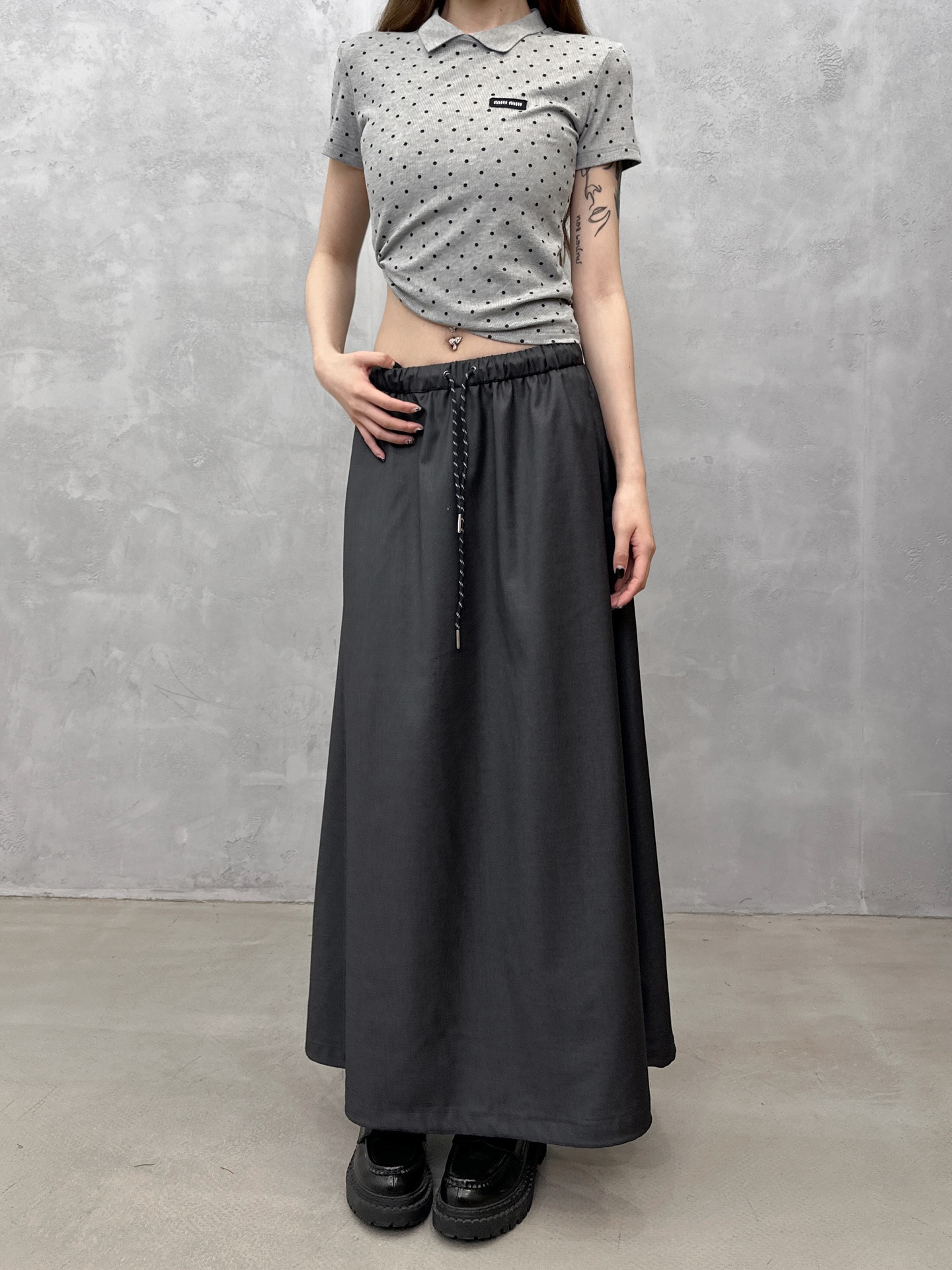 NO:790181,Miu | New casual skirt, brand classic patch embroidered logo, wool blended high-grade fabric, fashionable and casual, size sml,,miumiu,skirts,19860909Miu ｜ 新款休闲裙,品牌经典贴布绣标,羊毛混纺高级面料,时尚休闲,尺码sml,,miumiu,skirts,,Women's clothing