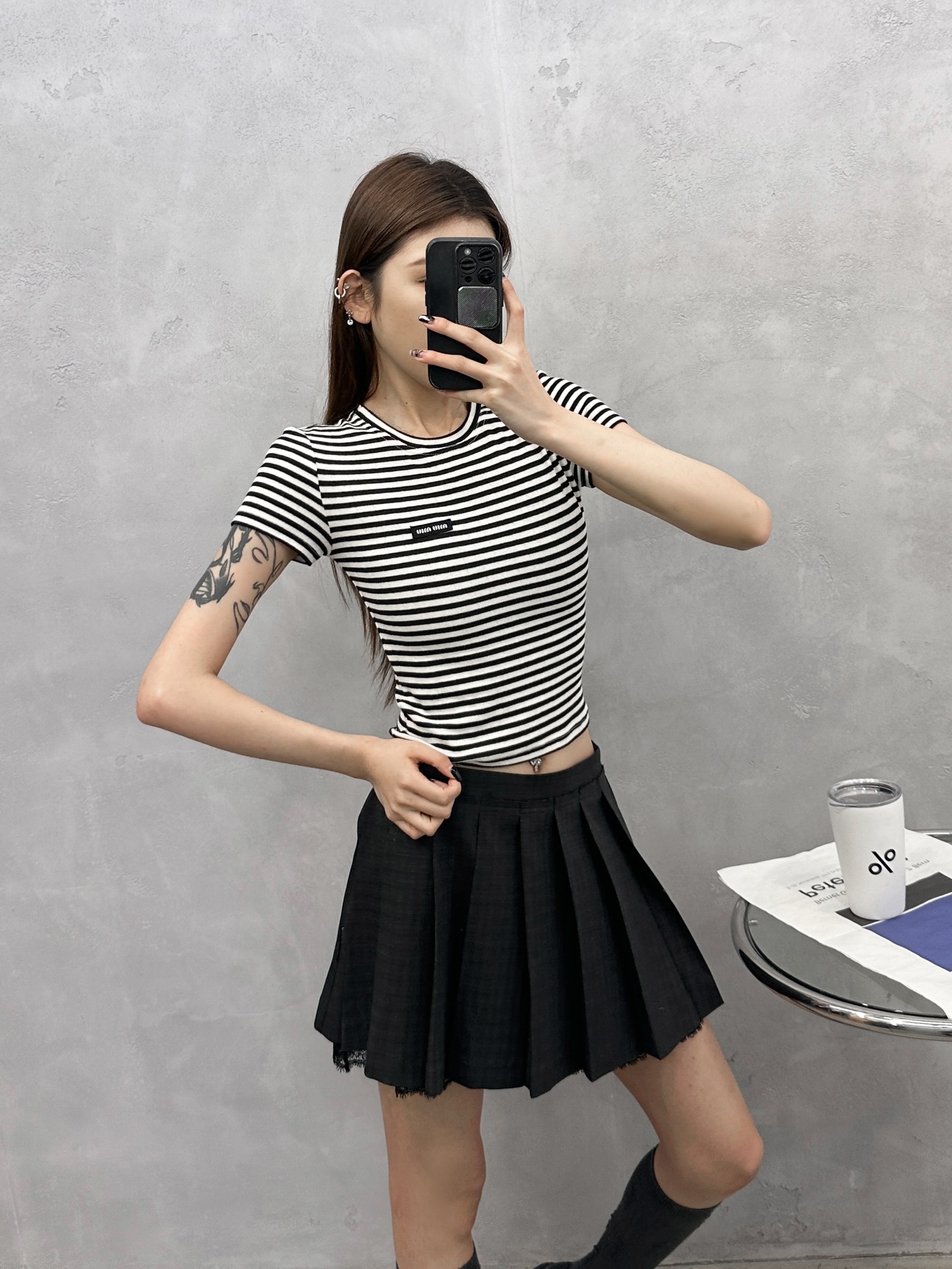 NO:790874,Miu | New short-sleeved T-shirt, classic embroidered logo, rayon-dyed striped fabric, casual fashion, size sml,,miumiu,T-shirt,19860909Miu ｜ 新款短袖t,经典刺绣标,人棉色织条纹面料,休闲时尚,尺码sml,,miumiu,T-shirt,,Women's clothing