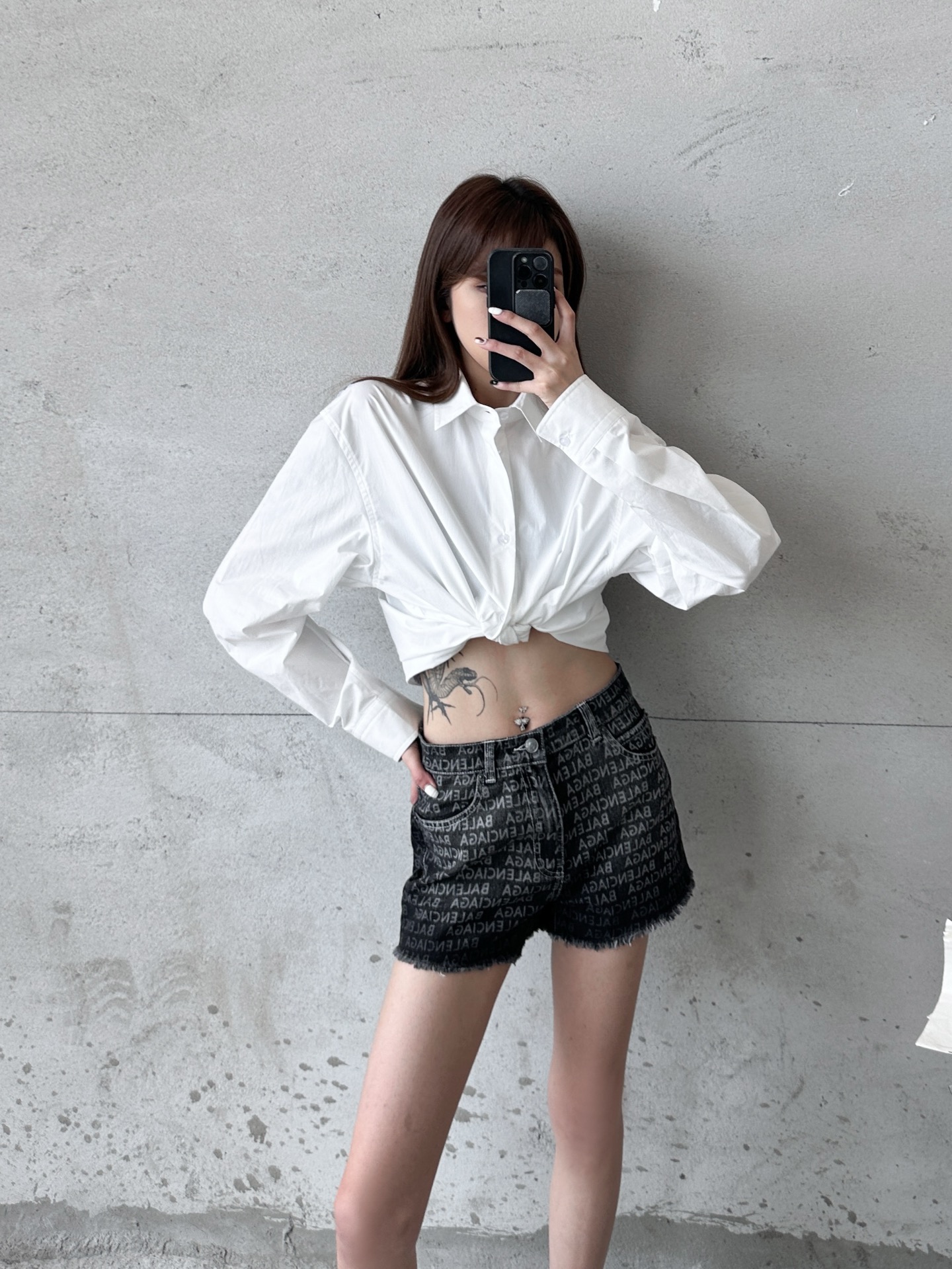 NO:790894,Paris | New denim shorts, ready-to-wear washed raw edges and gray fabric laser printing process, fashionable and casual, size sml,,shorts,19860909巴黎 ｜ 新款牛仔短裤,成衣洗水毛边加坯布激光印花工艺,时尚休闲,尺码sml,,shorts,,Women's clothing