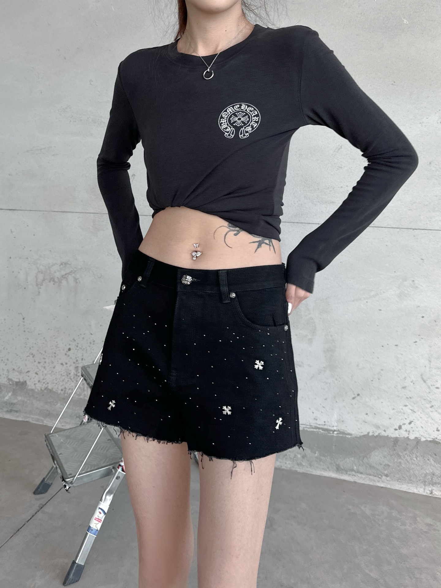 NO:791333,Chrome Hearts | New denim shorts, ready-to-wear washed raw edges and ready-to-wear hot diamonds, fashionable and casual, size sml,, chrome hearts, shorts,19860909克罗心 ｜ 新款牛仔短裤,成衣洗水毛边工艺加成衣烫钻,时尚休闲,尺码sml,,chrome hearts,shorts,,Women's clothing