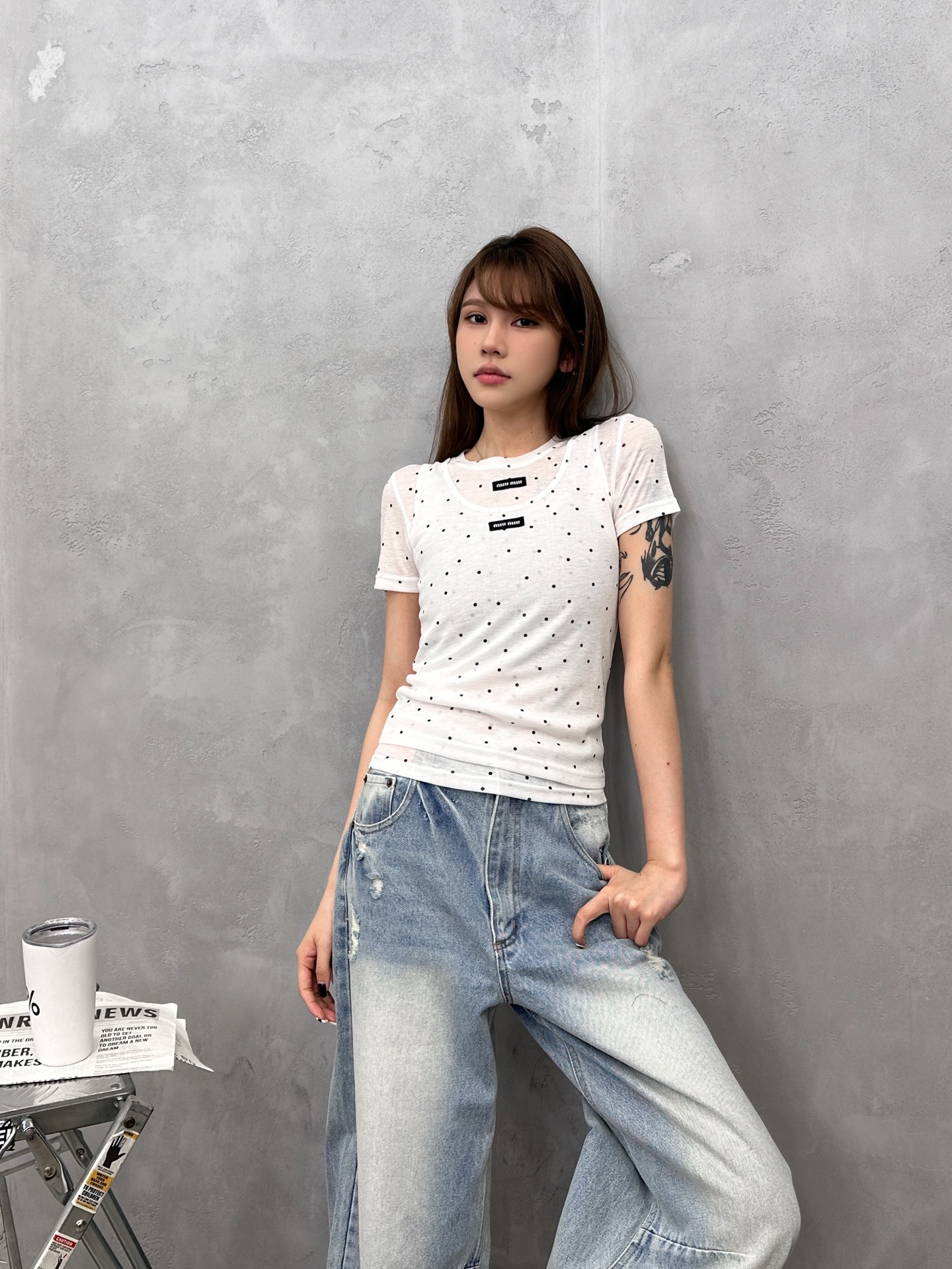 NO:791319,Miu | New short-sleeved T-shirt, classic embroidered logo, Tencel gray fabric polka dot printing technology, casual fashion, size sml,,miumiu,T-shirt,19860909Miu ｜ 新款短袖t,经典刺绣标,天丝面料坯布波点印花工艺,休闲时尚,尺码sml,,miumiu,T-shirt,,Women's clothing