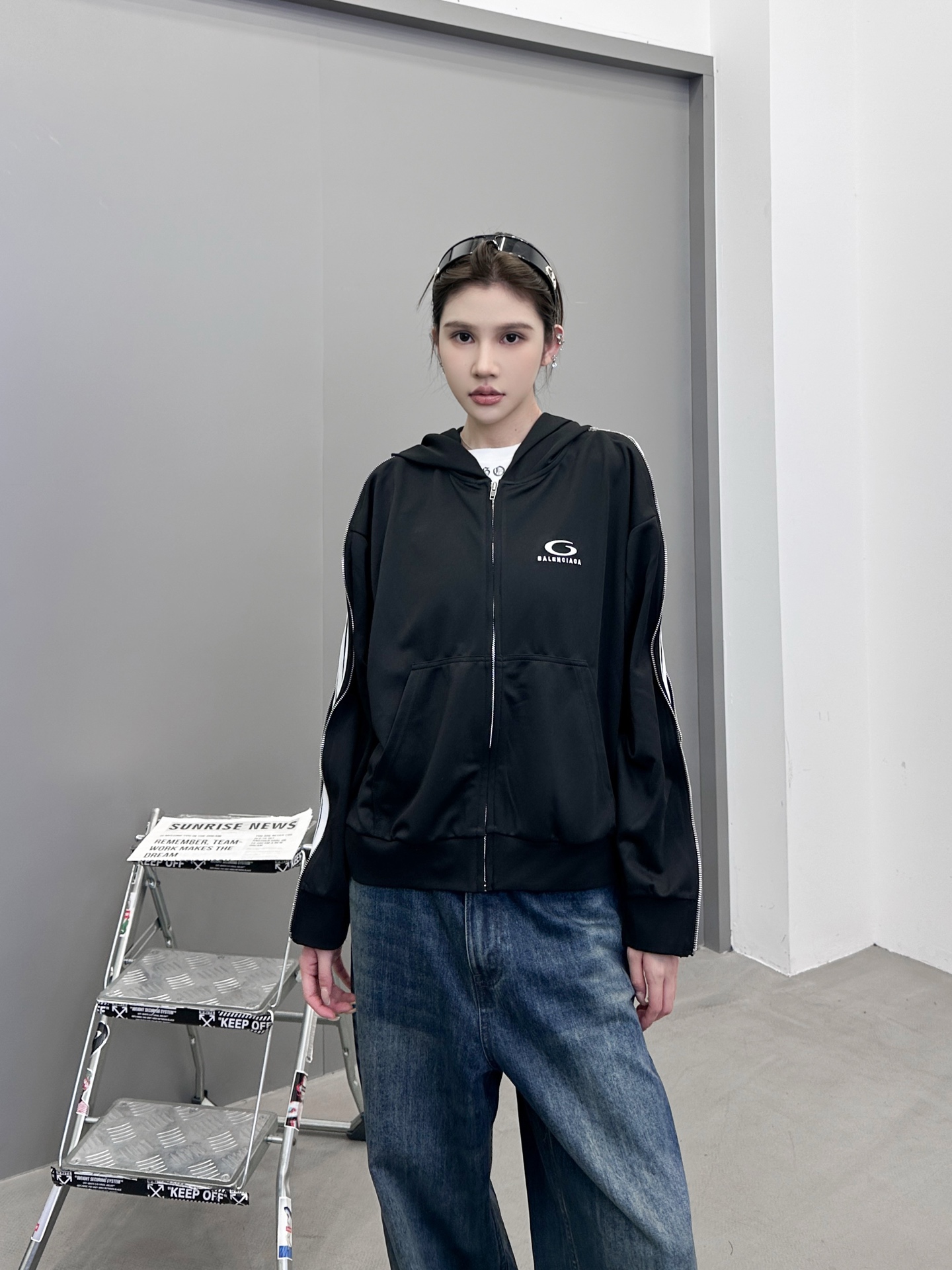 NO:791322,Paris ｜ New casual jacket, classic embroidered logo, ready-to-wear multiple zipper designs and fully handmade side bars, casual and fashionable, sizes sml,, jackets & coats,19860909巴黎 ｜ 新款休闲外套,经典刺绣标,成衣多处拉链设计加全手工车侧杠工艺,休闲时尚,尺码sml,,jackets & coats,,Women's clothing