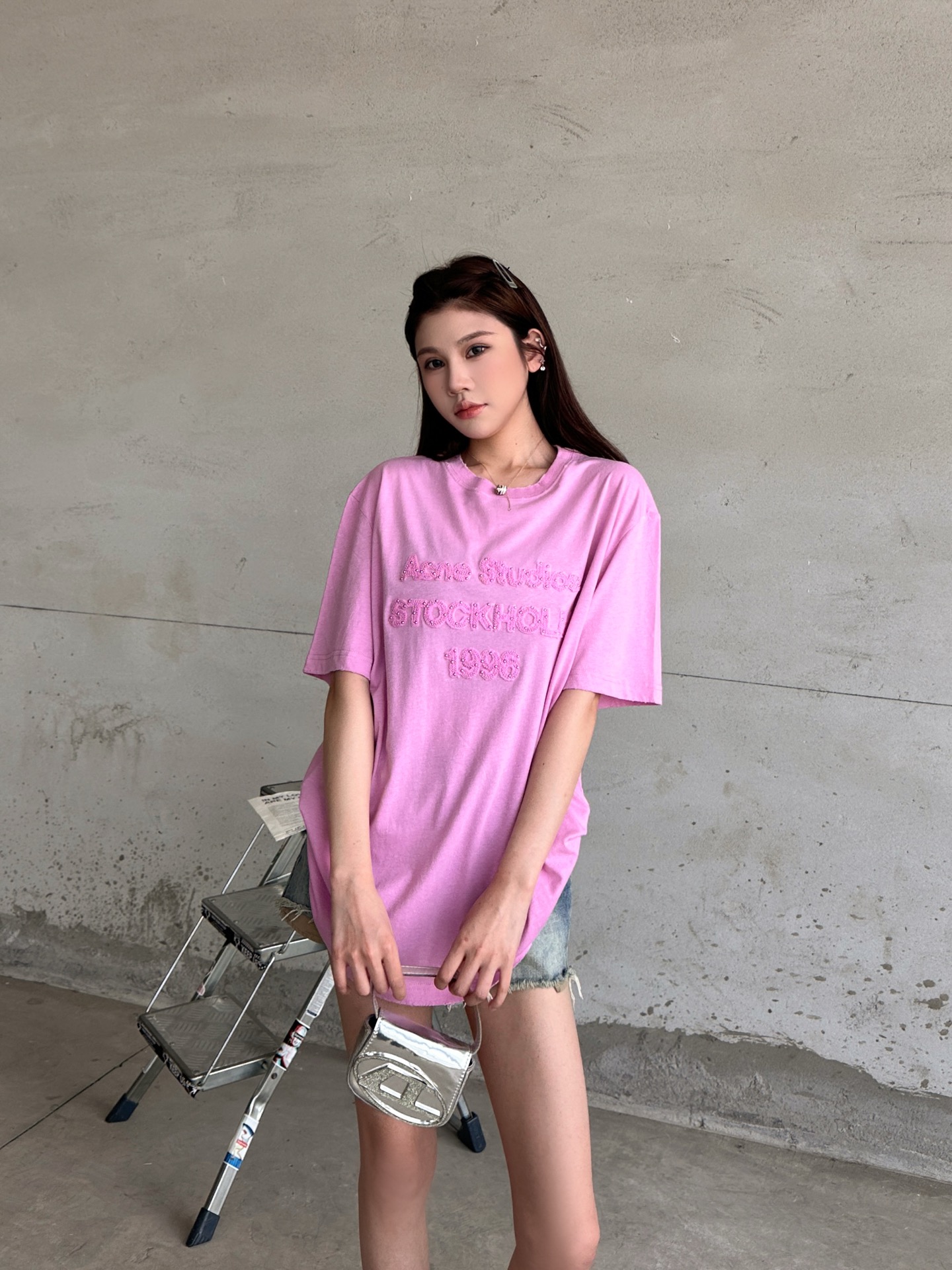 NO:792349,Acne | New short-sleeved t-shirt, ready-to-wear washed and sanded with patch embroidery and rhinestones, imported linen cotton fabric, casual fashion, size sml,,acne studios,T-shirt,19860909Acne ｜ 新款短袖t,成衣洗水吊磨工艺加贴布刺绣烫钻,进口亚麻棉面料,休闲时尚,尺码sml,,acne studios,T-shirt,,Women's clothing