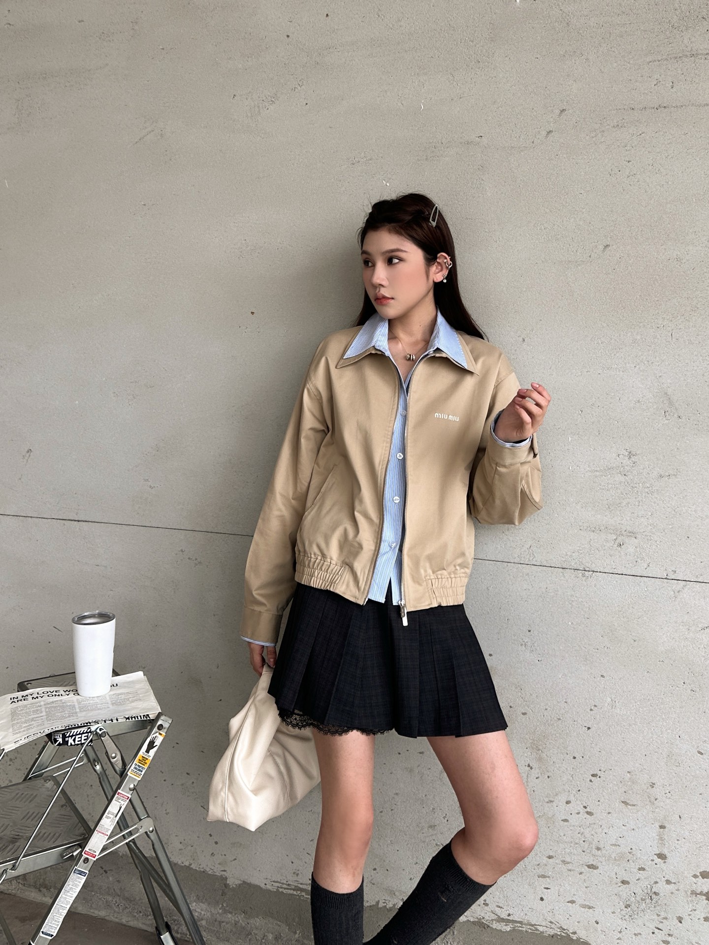 NO:792352,Miu ｜ New style casual jacket, ready-to-wear washing process and classic embroidery logo, Tencel blended fabric and yarn-dyed striped lining fake two-piece workmanship, fashionable and casual, size sml,,miumiu,jackets & coats,19860909Miu ｜ 新款休闲夹克,成衣洗水工艺加经典刺绣标,天丝混纺面料加色织条纹里布假两件做工,时尚休闲,尺码sml,,miumiu,jackets & coats,,Women's clothing