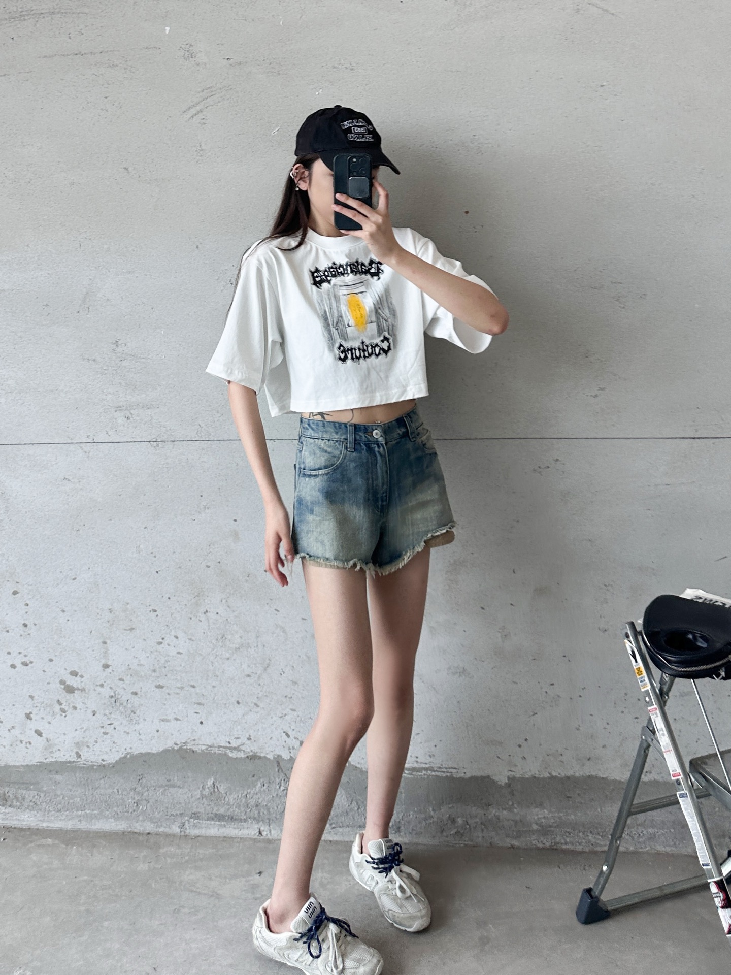 NO:793450,Paris ｜ New short version t-shirt, ready-to-wear washed, hoisted and cracked printing process, casual and fashionable, size sml,,19860909巴黎 ｜ 新款短版t,成衣洗水吊磨加裂浆印花工艺,休闲时尚,尺码sml,,,Women's clothing